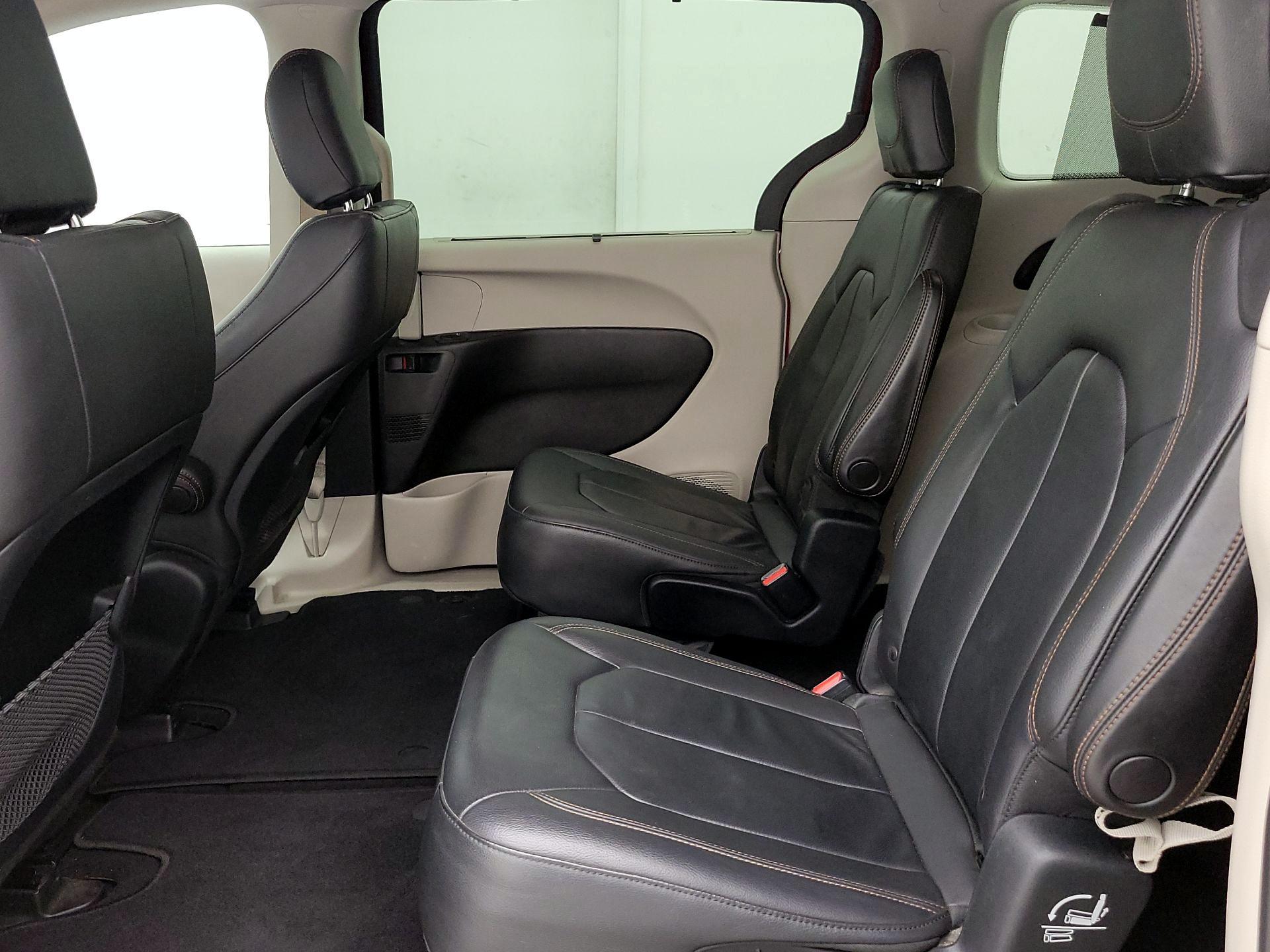 Thumbnail: 2017 Chrysler Pacifica - 19