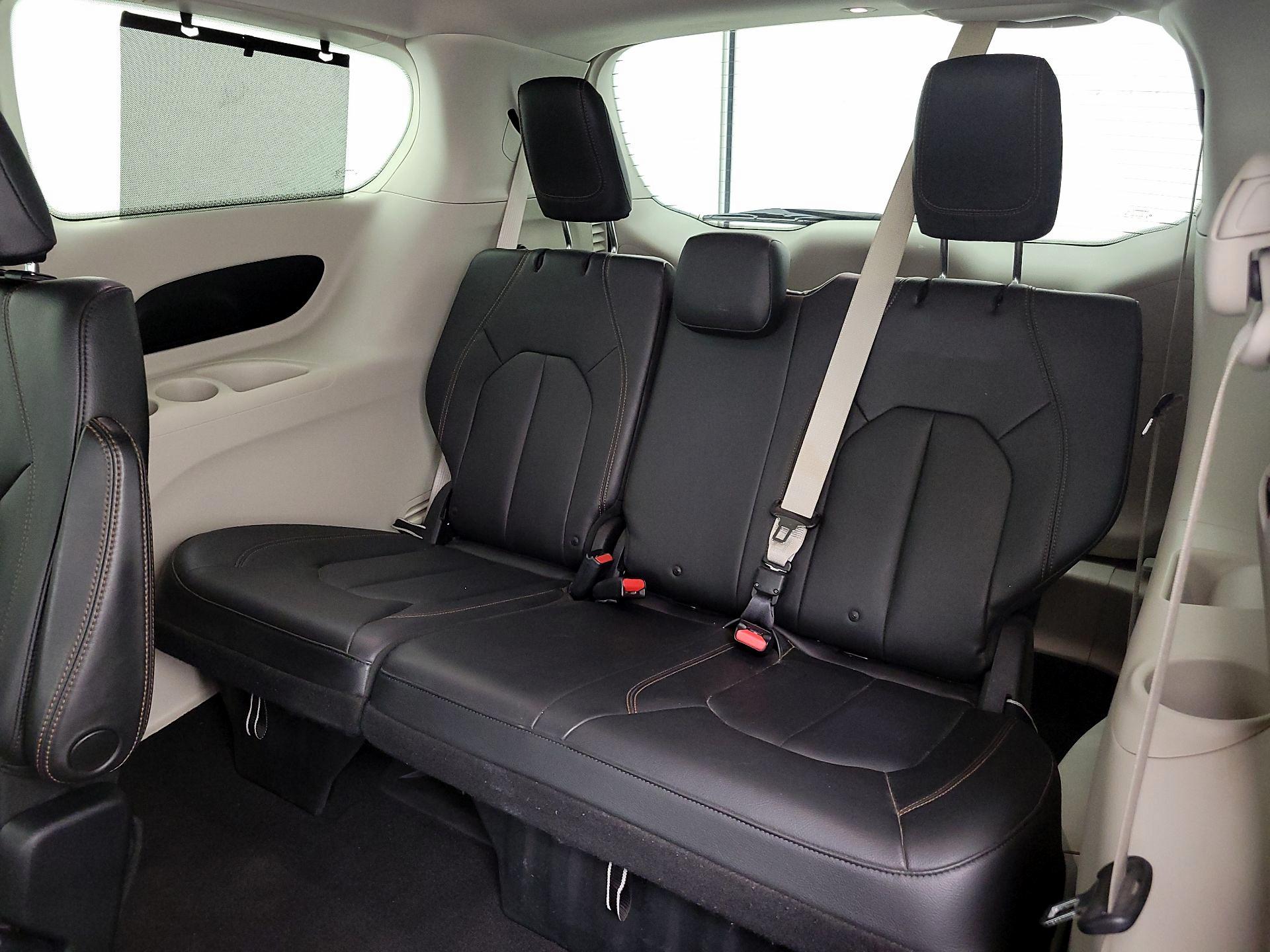 Thumbnail: 2017 Chrysler Pacifica - 20