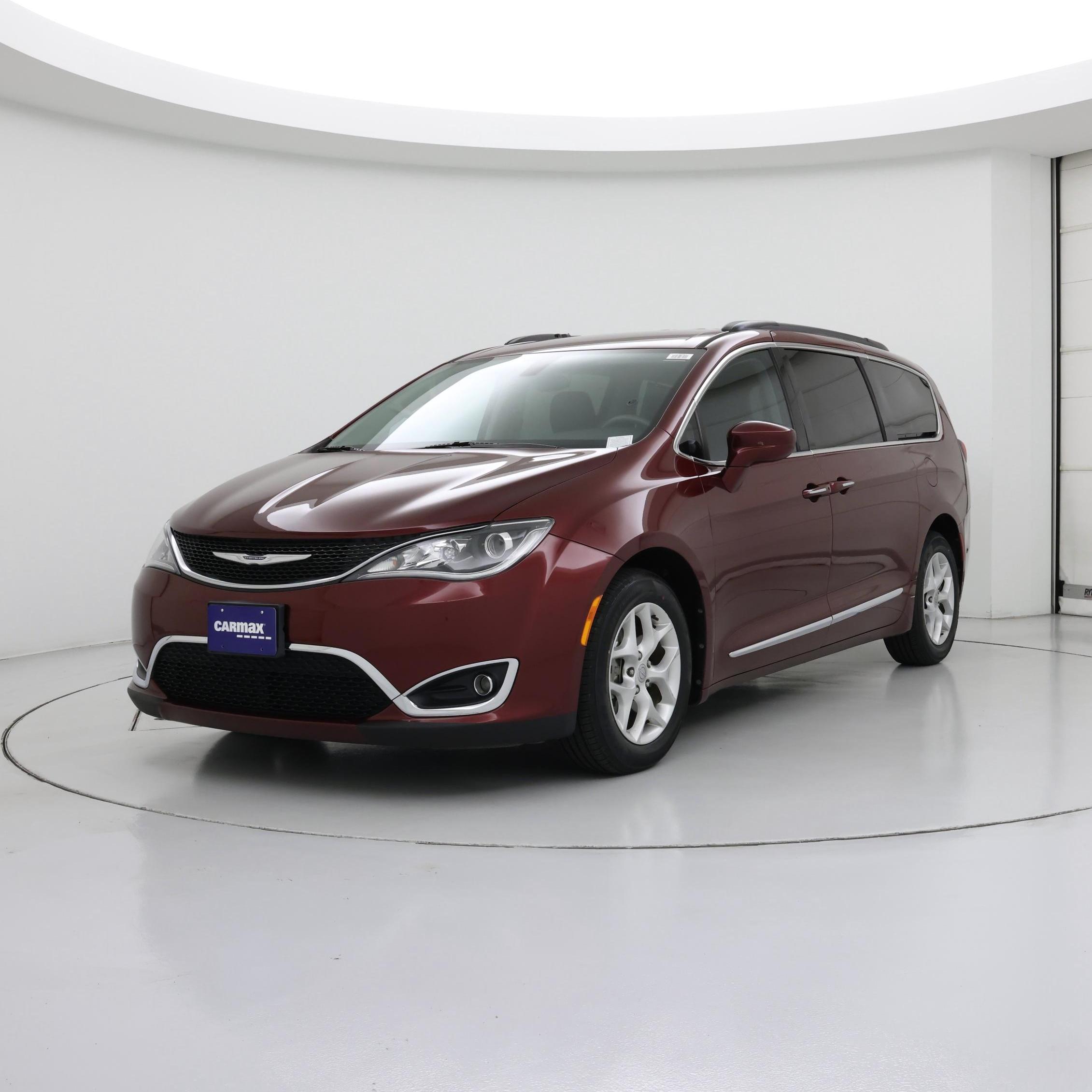 Thumbnail: 2017 Chrysler Pacifica - 4