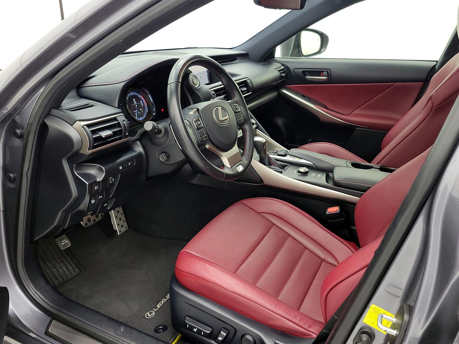 Thumbnail: 2018 Lexus IS - 11