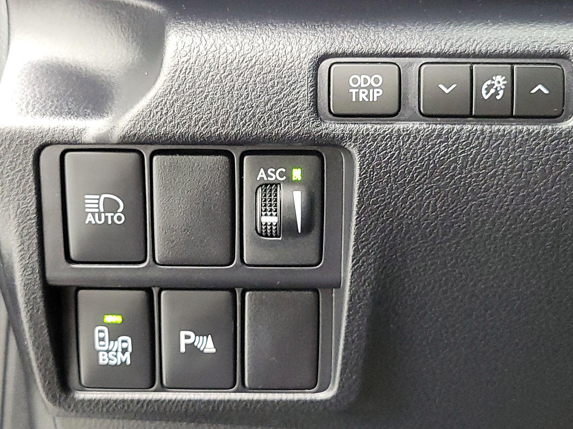 Thumbnail: 2018 Lexus IS - 13