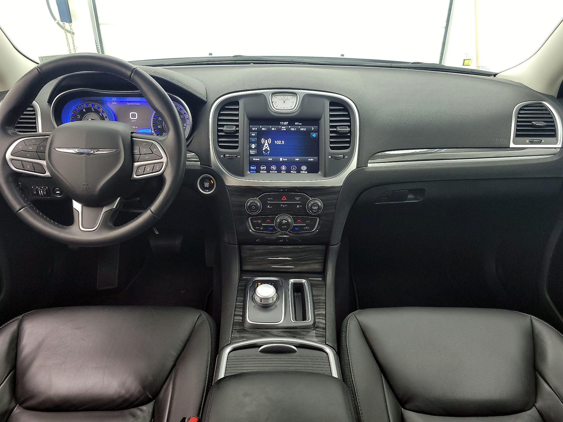 Thumbnail: 2022 Chrysler 300 - 9