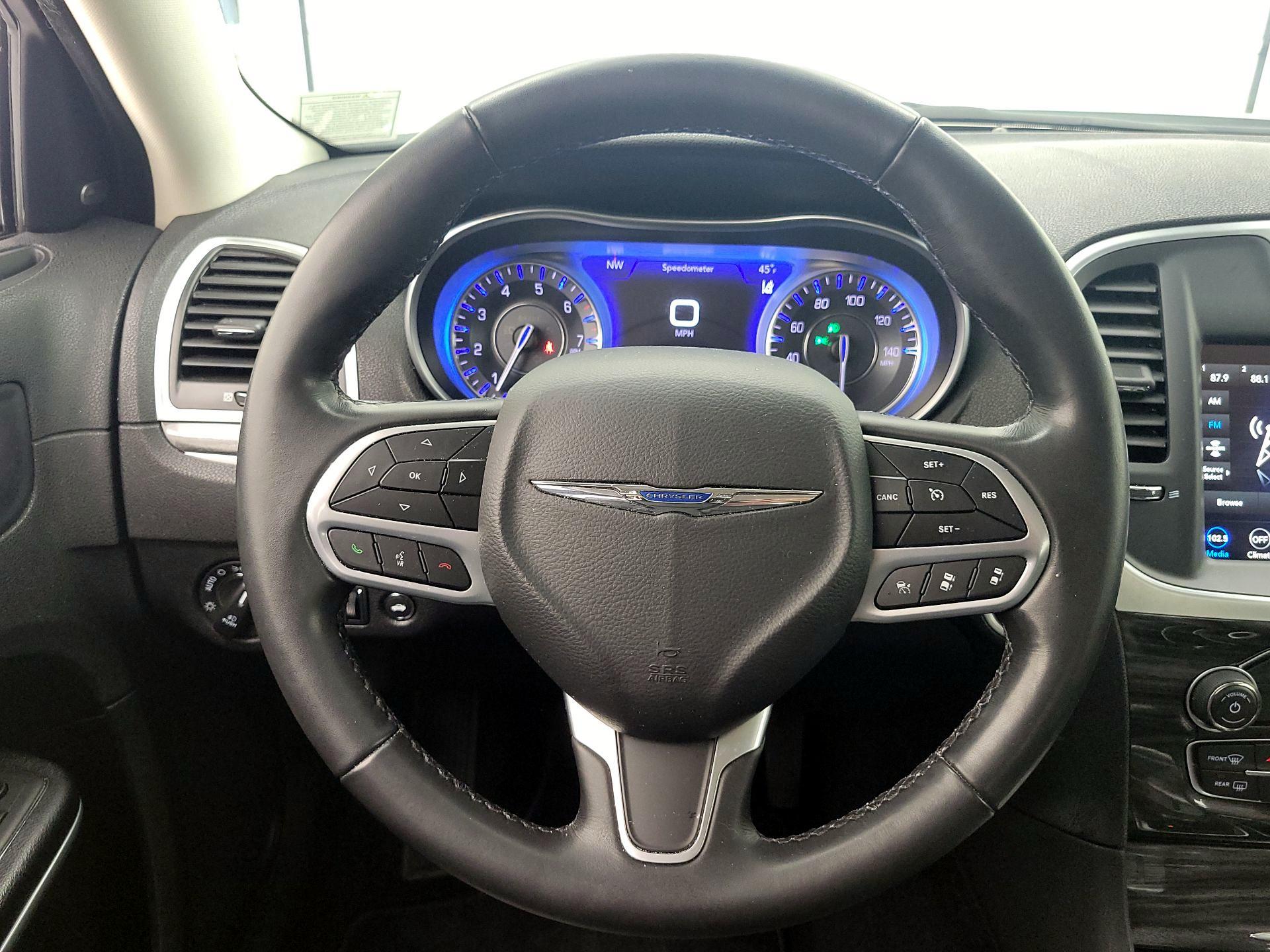 Thumbnail: 2022 Chrysler 300 - 10