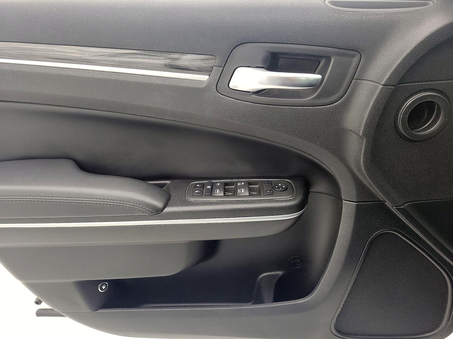 Thumbnail: 2022 Chrysler 300 - 12