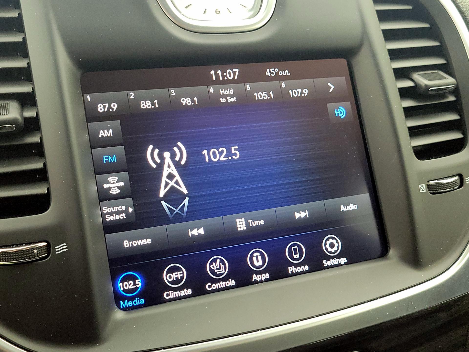 Thumbnail: 2022 Chrysler 300 - 15