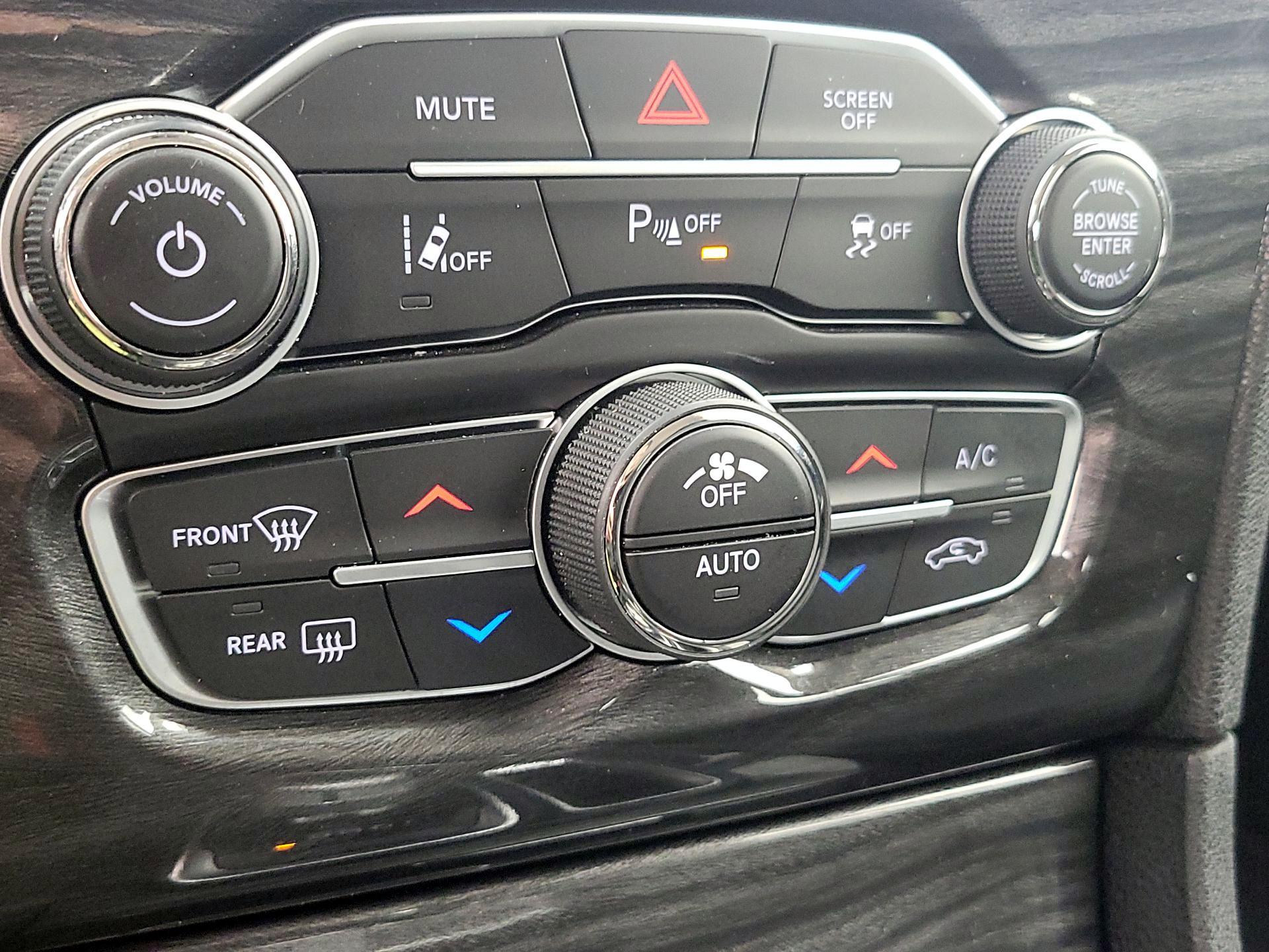 Thumbnail: 2022 Chrysler 300 - 16