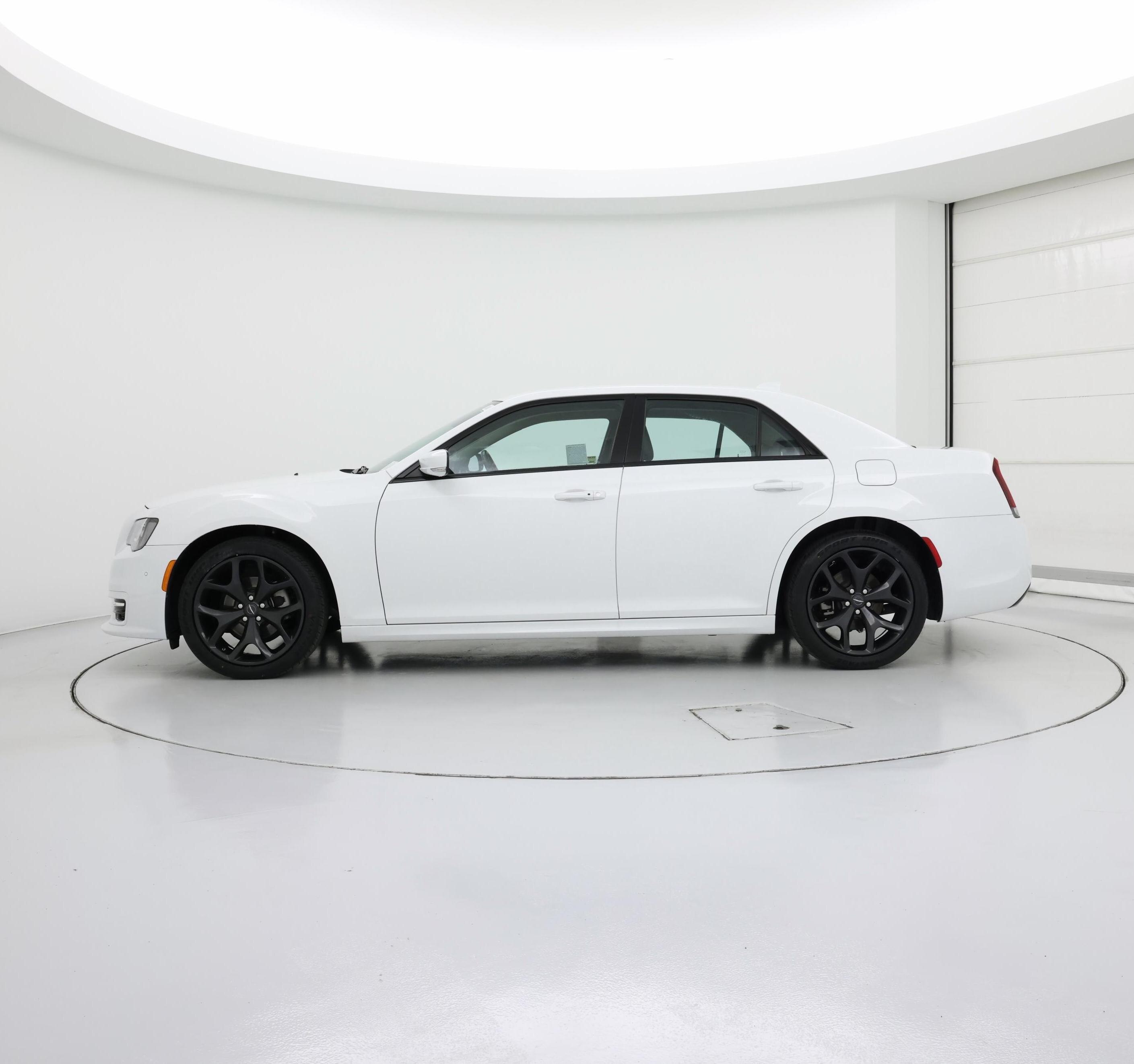 Thumbnail: 2022 Chrysler 300 - 3