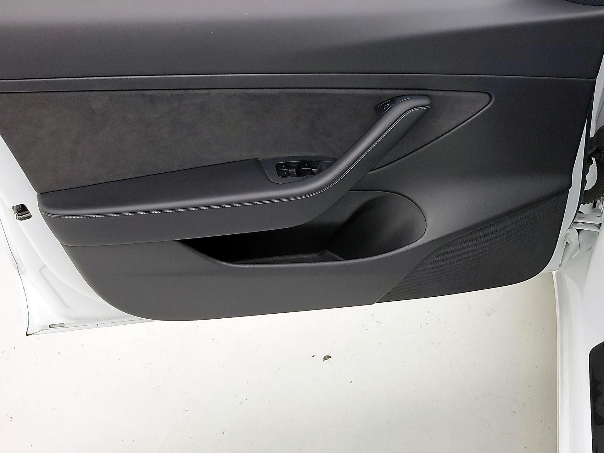 Thumbnail: 2021 Tesla Model 3 - 12