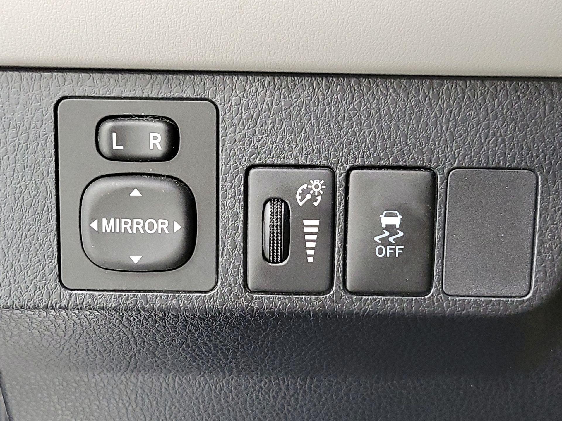 Thumbnail: 2014 Toyota RAV4 - 13