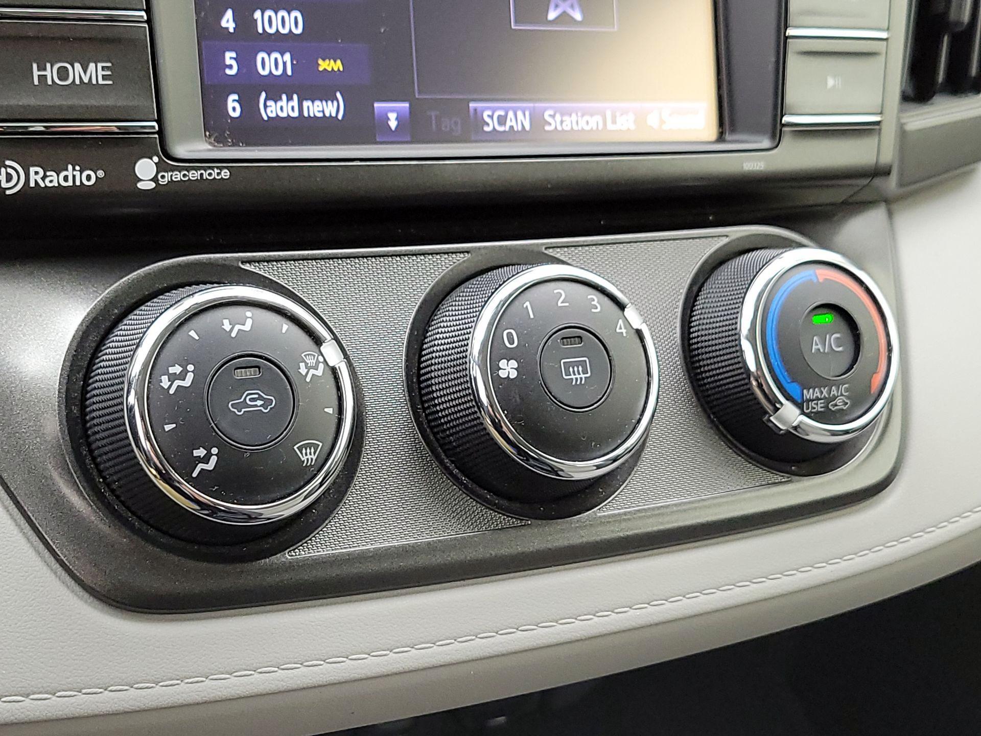 Thumbnail: 2014 Toyota RAV4 - 16