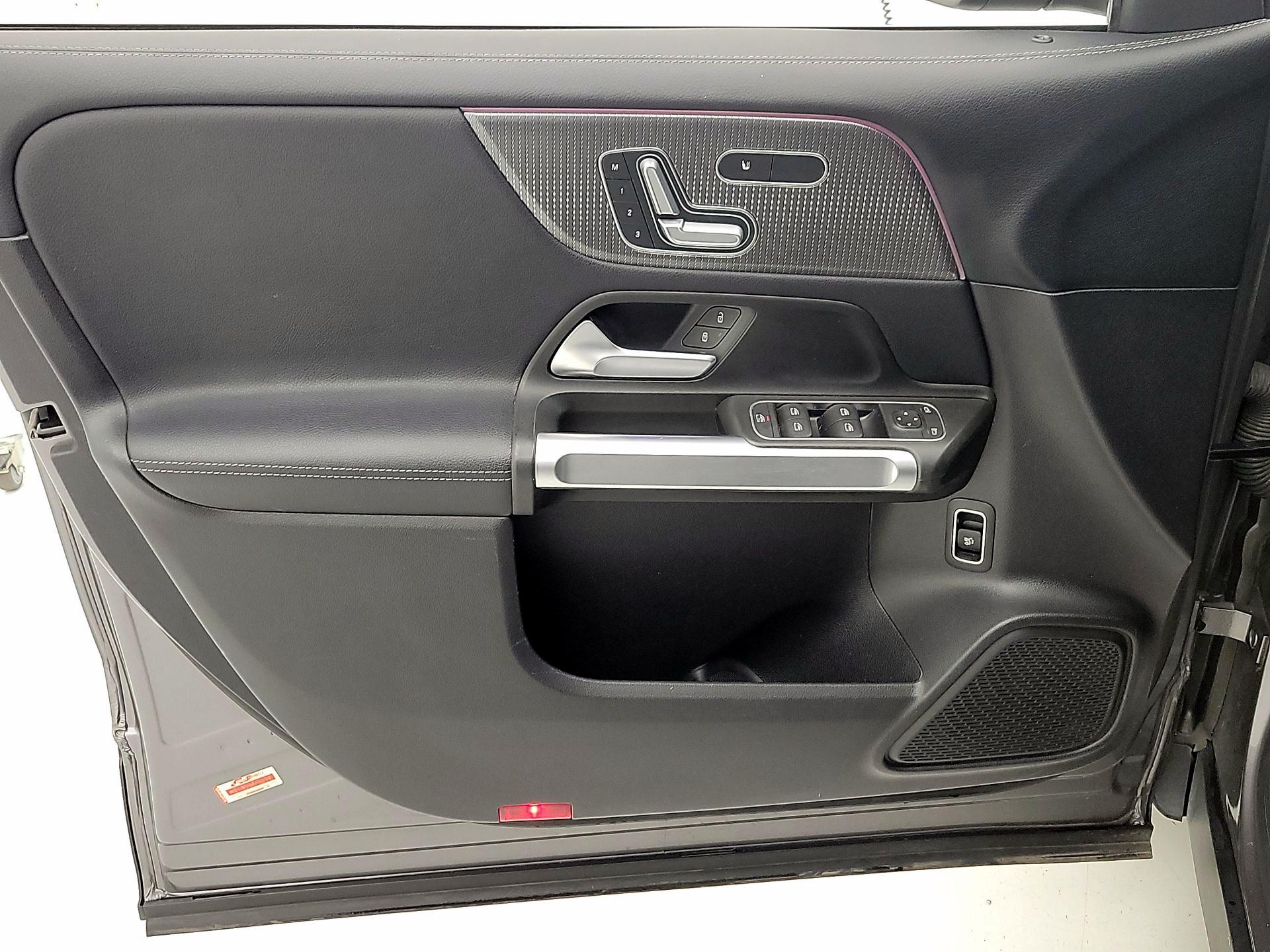 Thumbnail: 2021 Mercedes-Benz GLB - 12