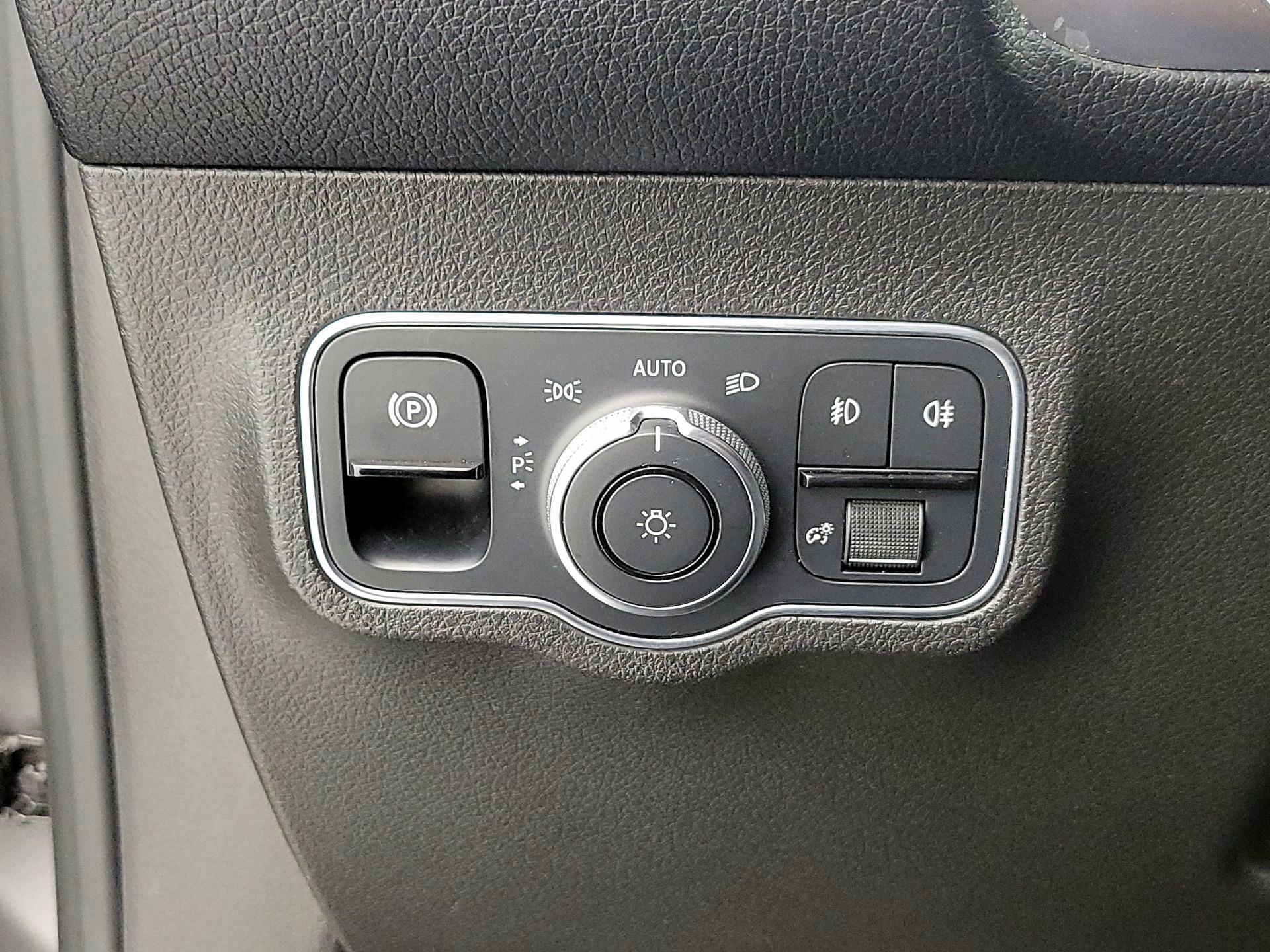 Thumbnail: 2021 Mercedes-Benz GLB - 13