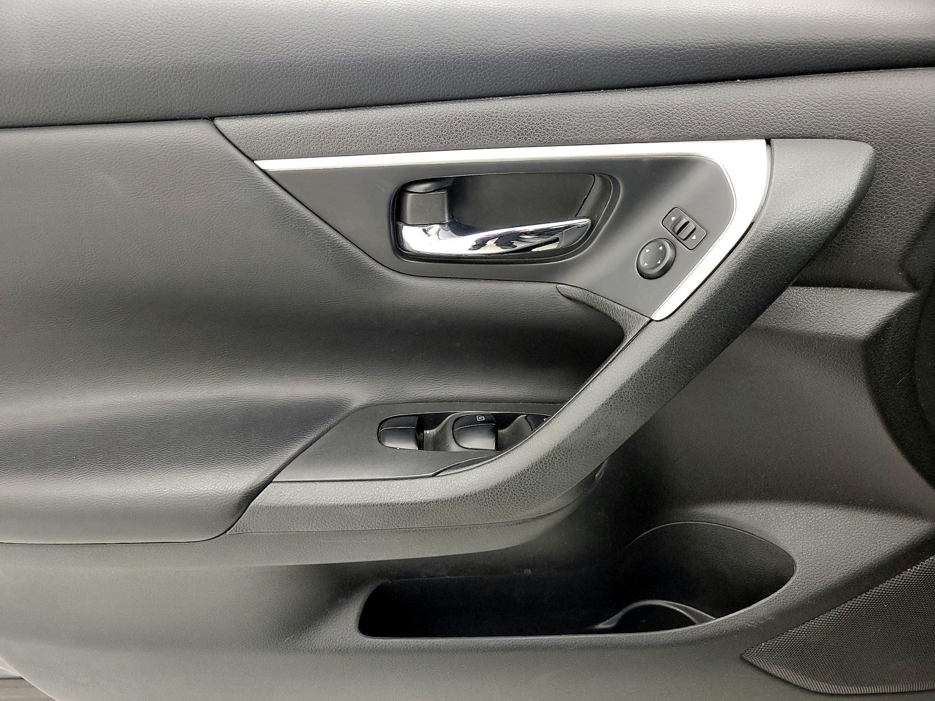 Thumbnail: 2018 Nissan Altima - 12