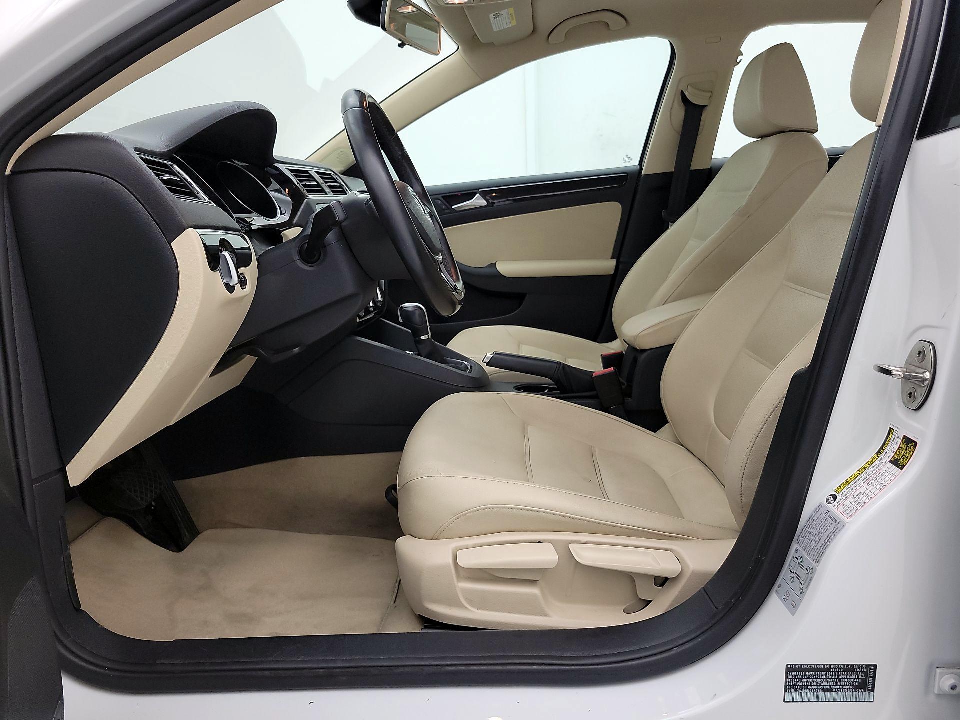 Thumbnail: 2016 Volkswagen Jetta - 11