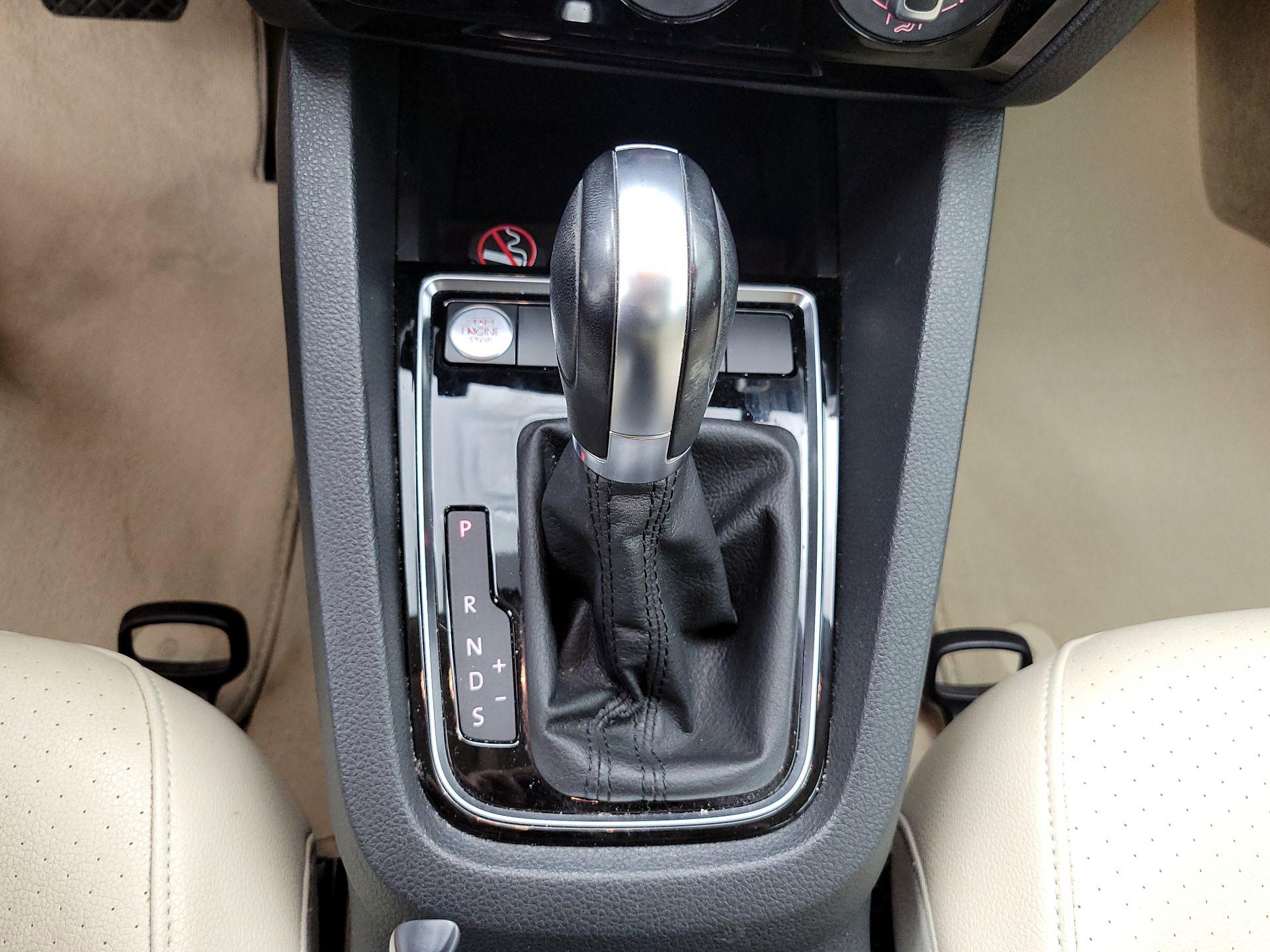 Thumbnail: 2016 Volkswagen Jetta - 17