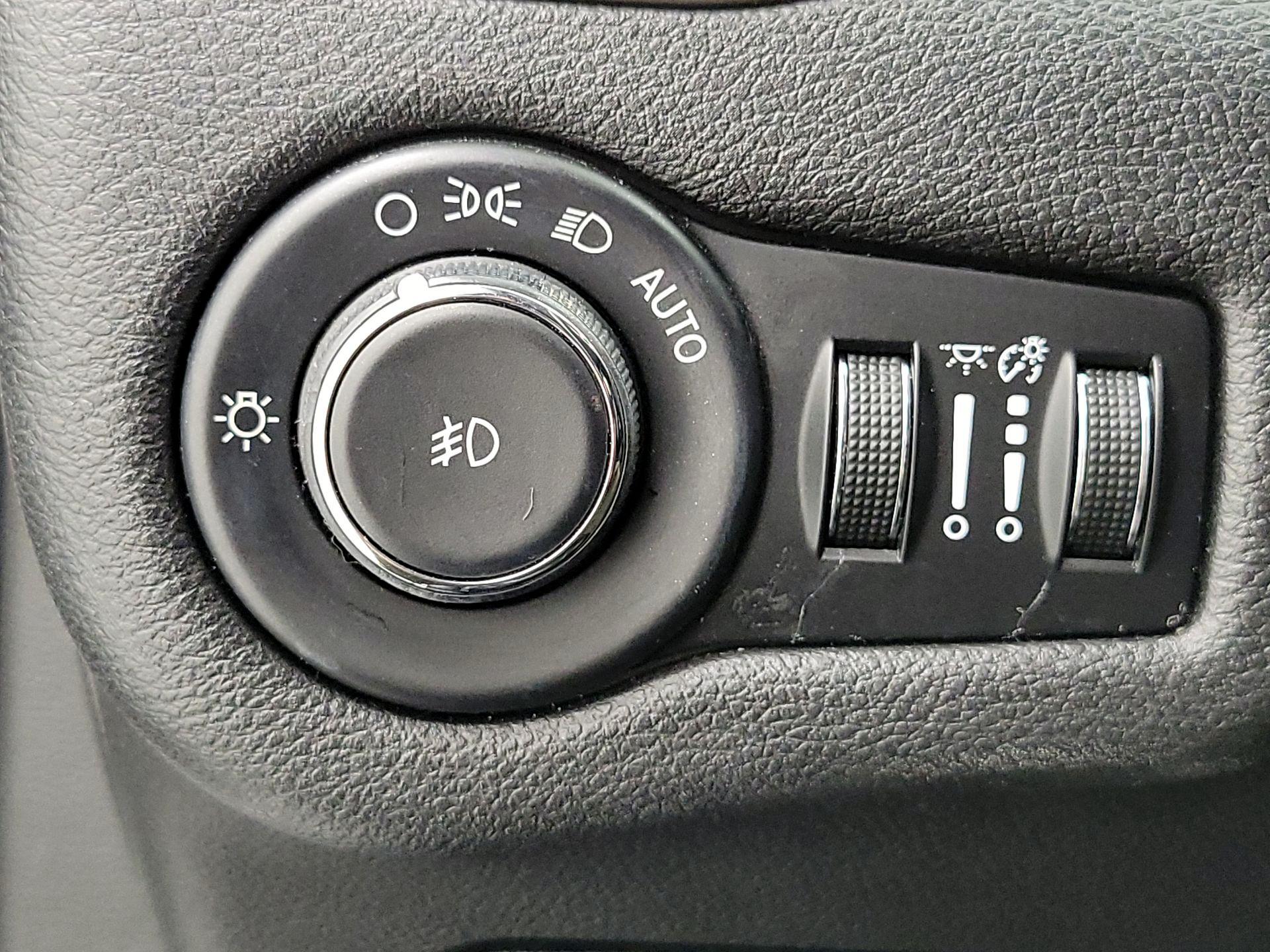 Thumbnail: 2017 Jeep Cherokee - 13