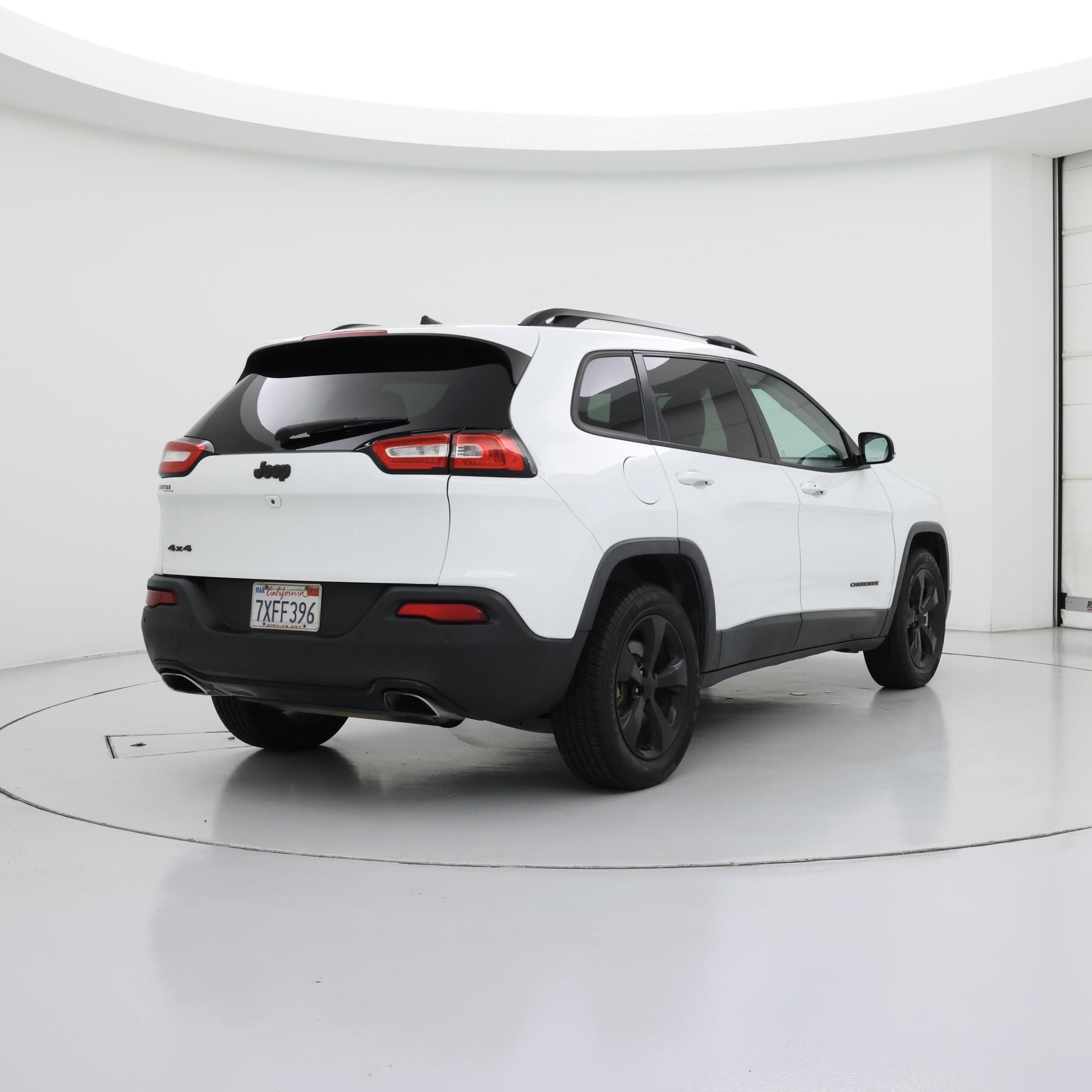 Thumbnail: 2017 Jeep Cherokee - 8