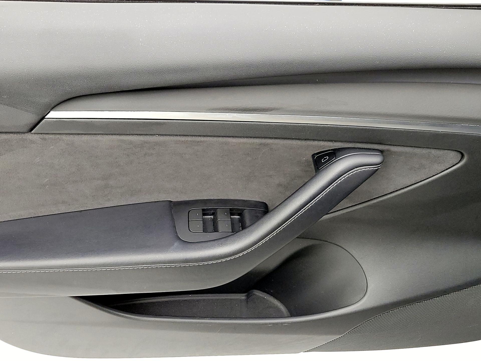 Thumbnail: 2022 Tesla Model 3 - 12