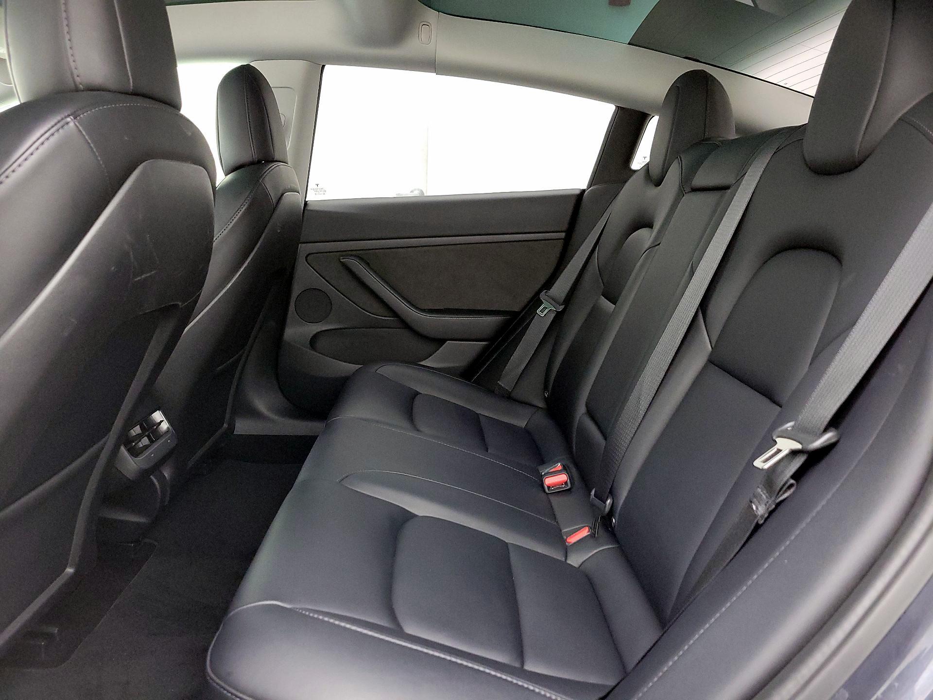 Thumbnail: 2022 Tesla Model 3 - 19