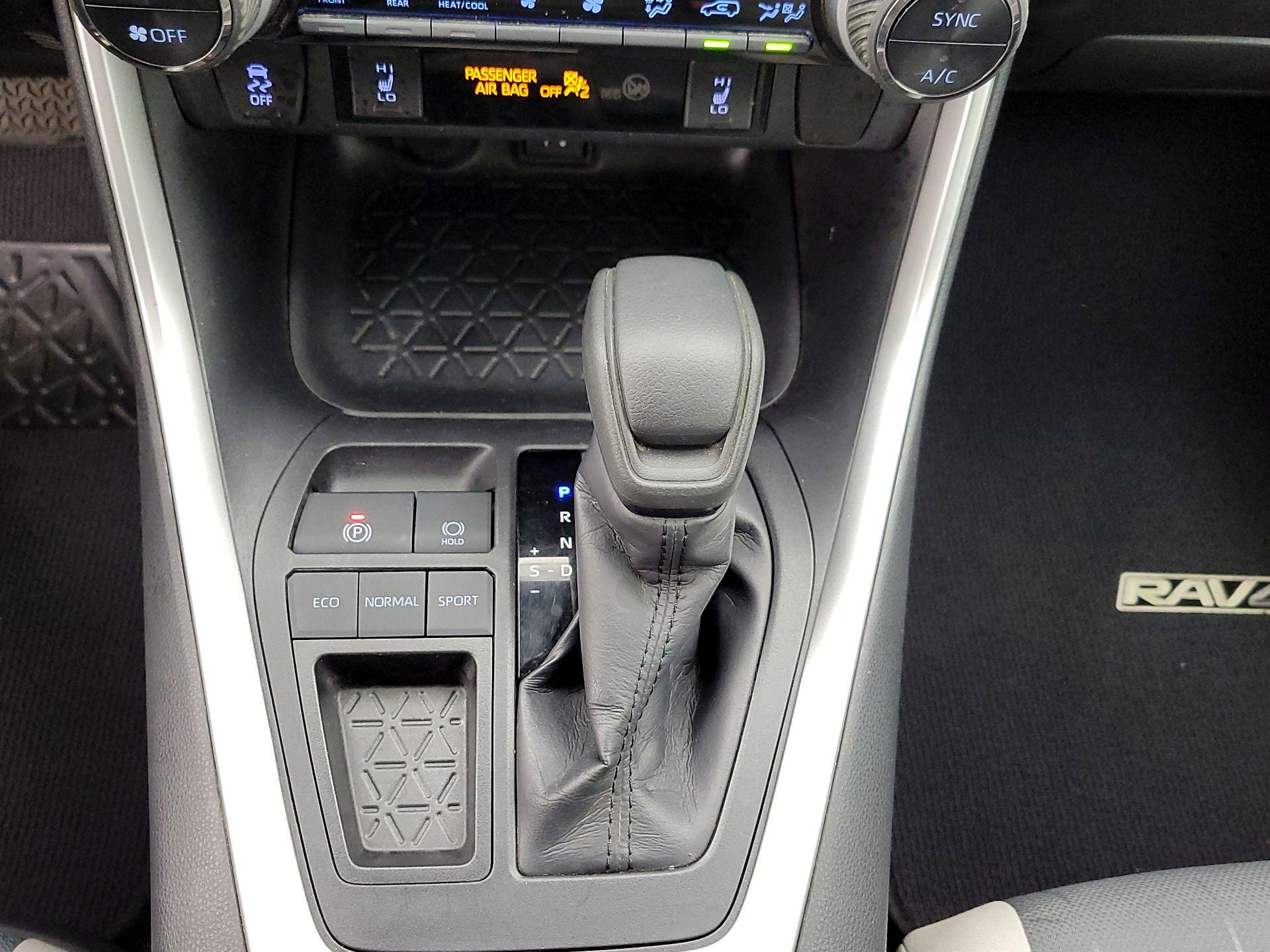 Thumbnail: 2019 Toyota RAV4 - 17