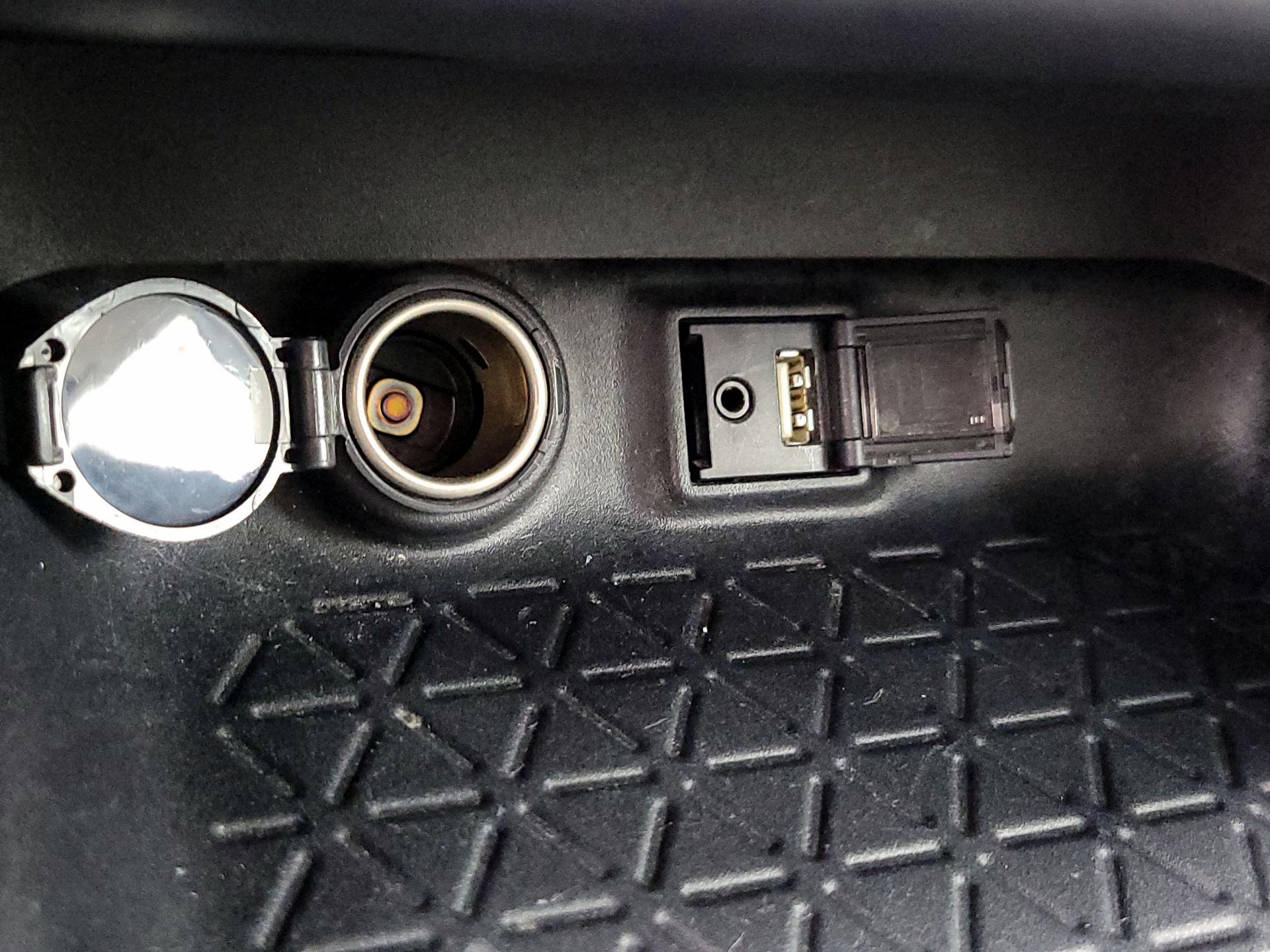 Thumbnail: 2019 Toyota RAV4 - 18