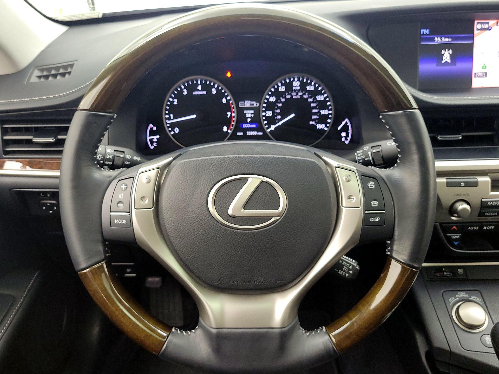 Thumbnail: 2015 Lexus ES - 10