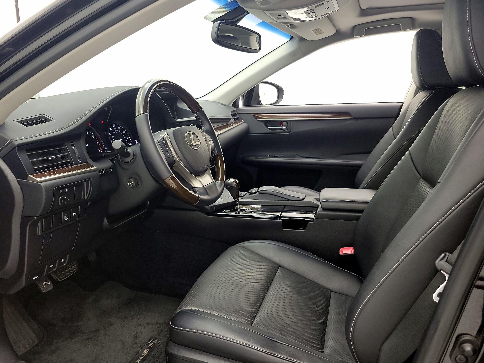 Thumbnail: 2015 Lexus ES - 11