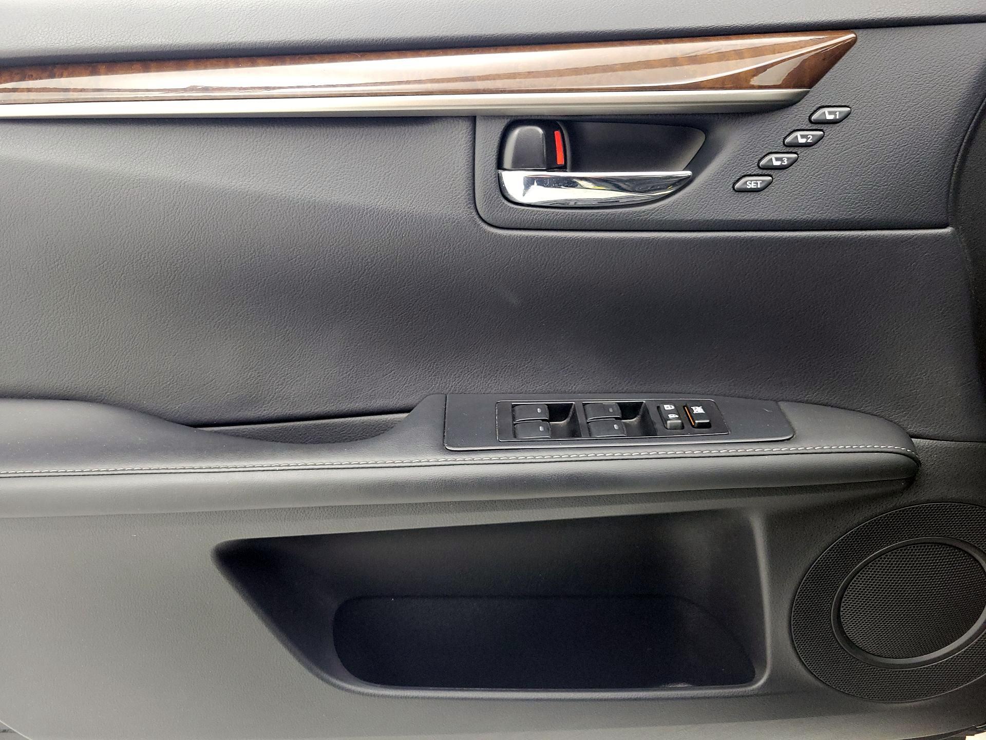 Thumbnail: 2015 Lexus ES - 12