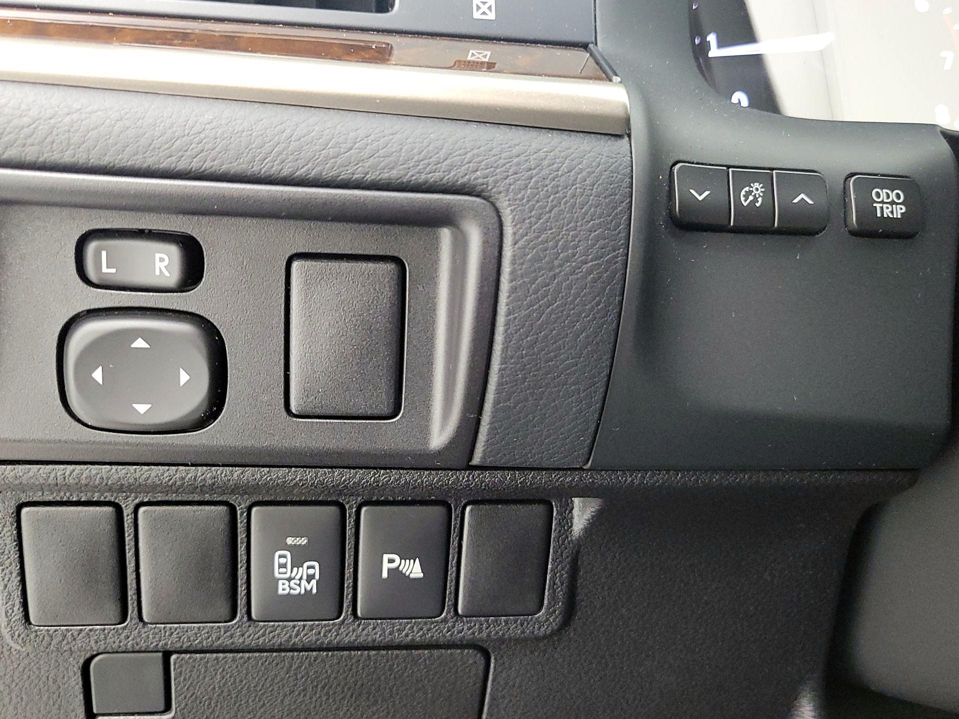 Thumbnail: 2015 Lexus ES - 13