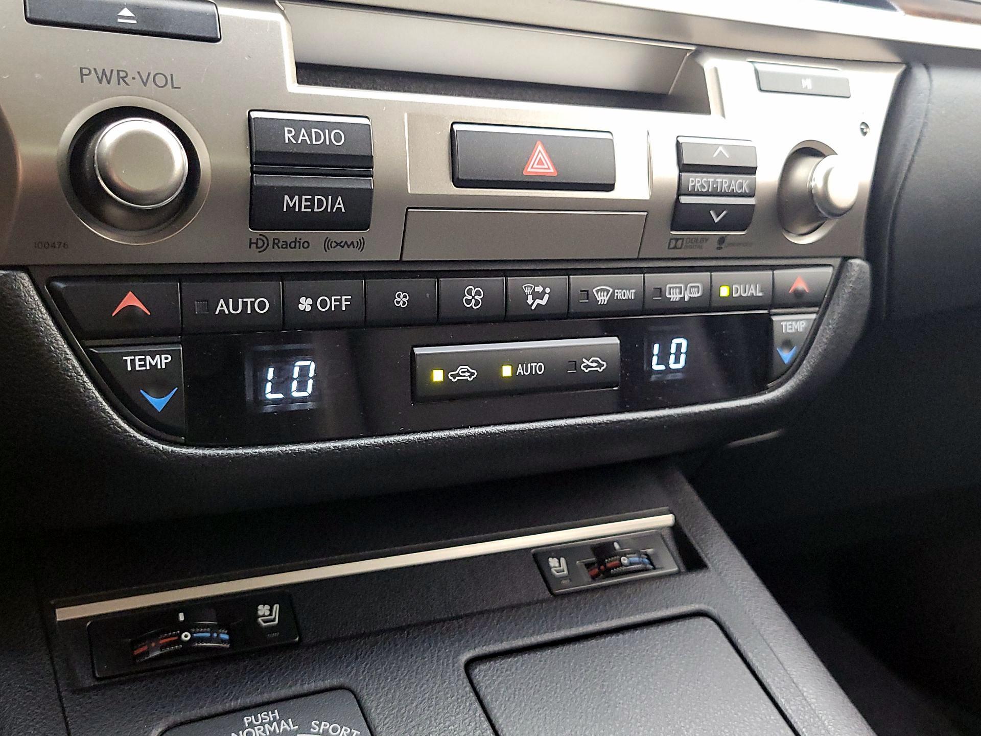 Thumbnail: 2015 Lexus ES - 17