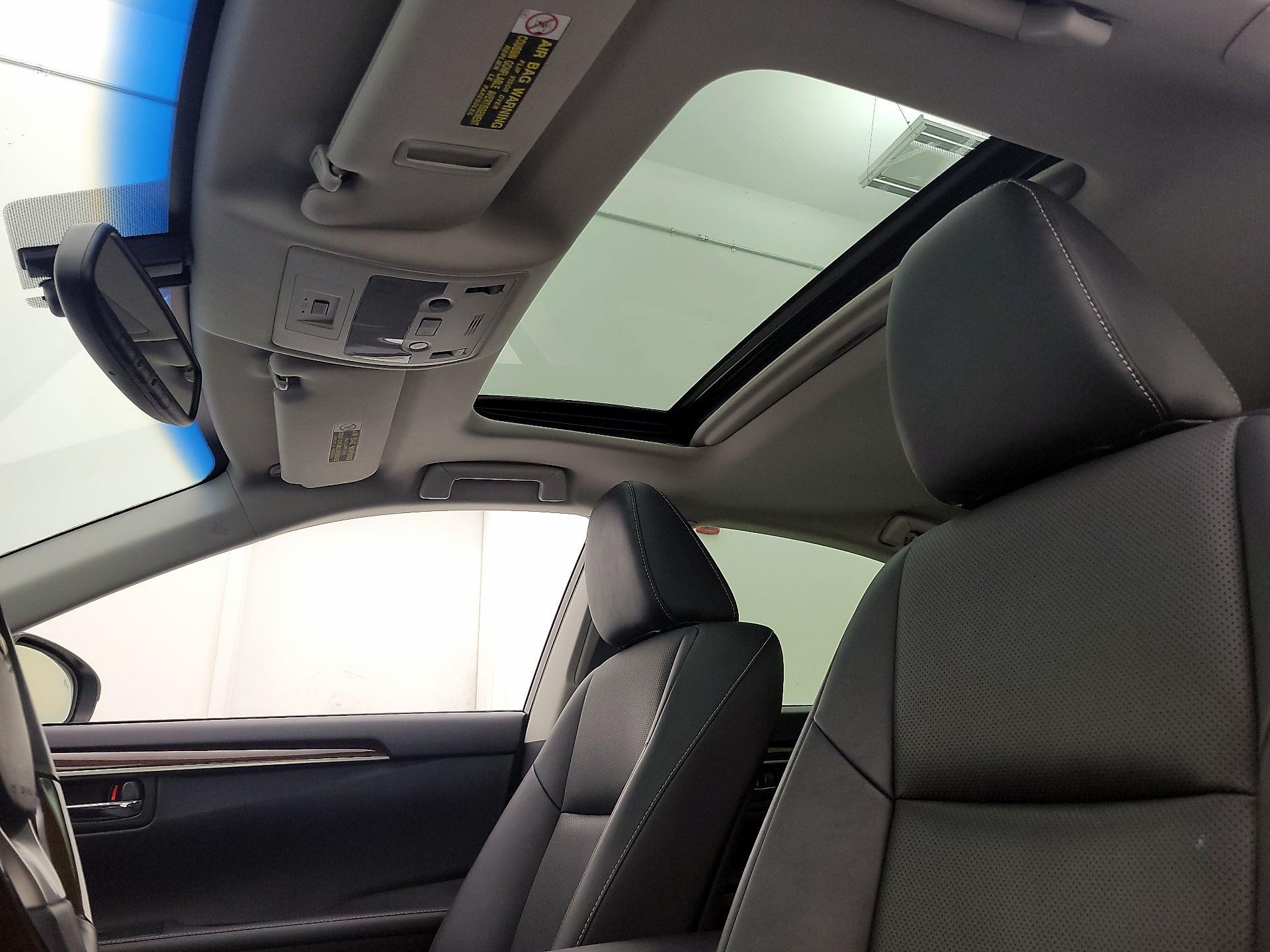 Thumbnail: 2015 Lexus ES - 20