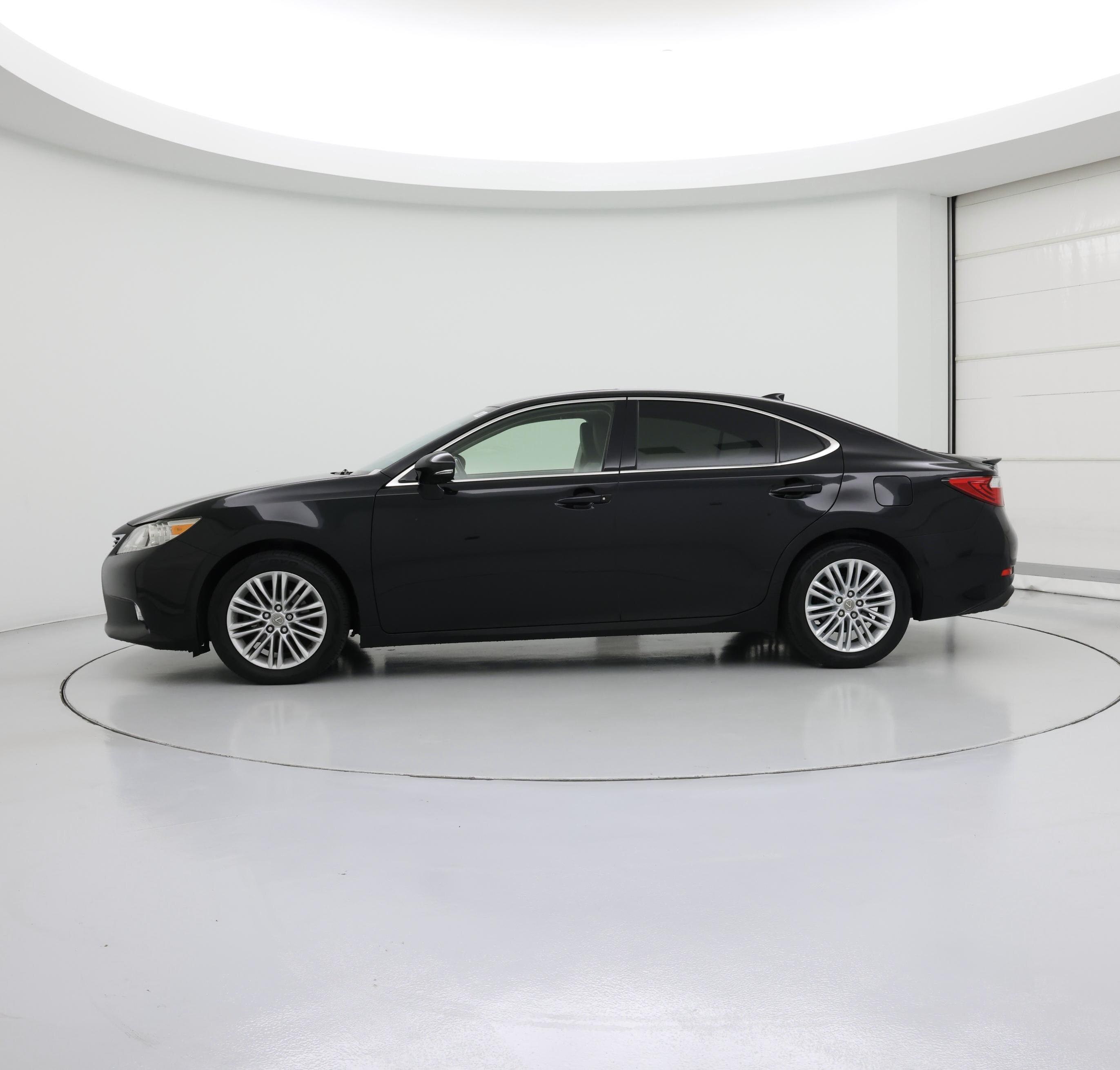 Thumbnail: 2015 Lexus ES - 3