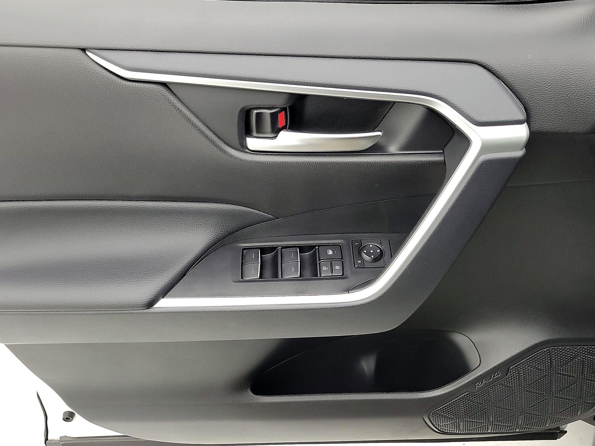 Thumbnail: 2025 Toyota RAV4 - 12