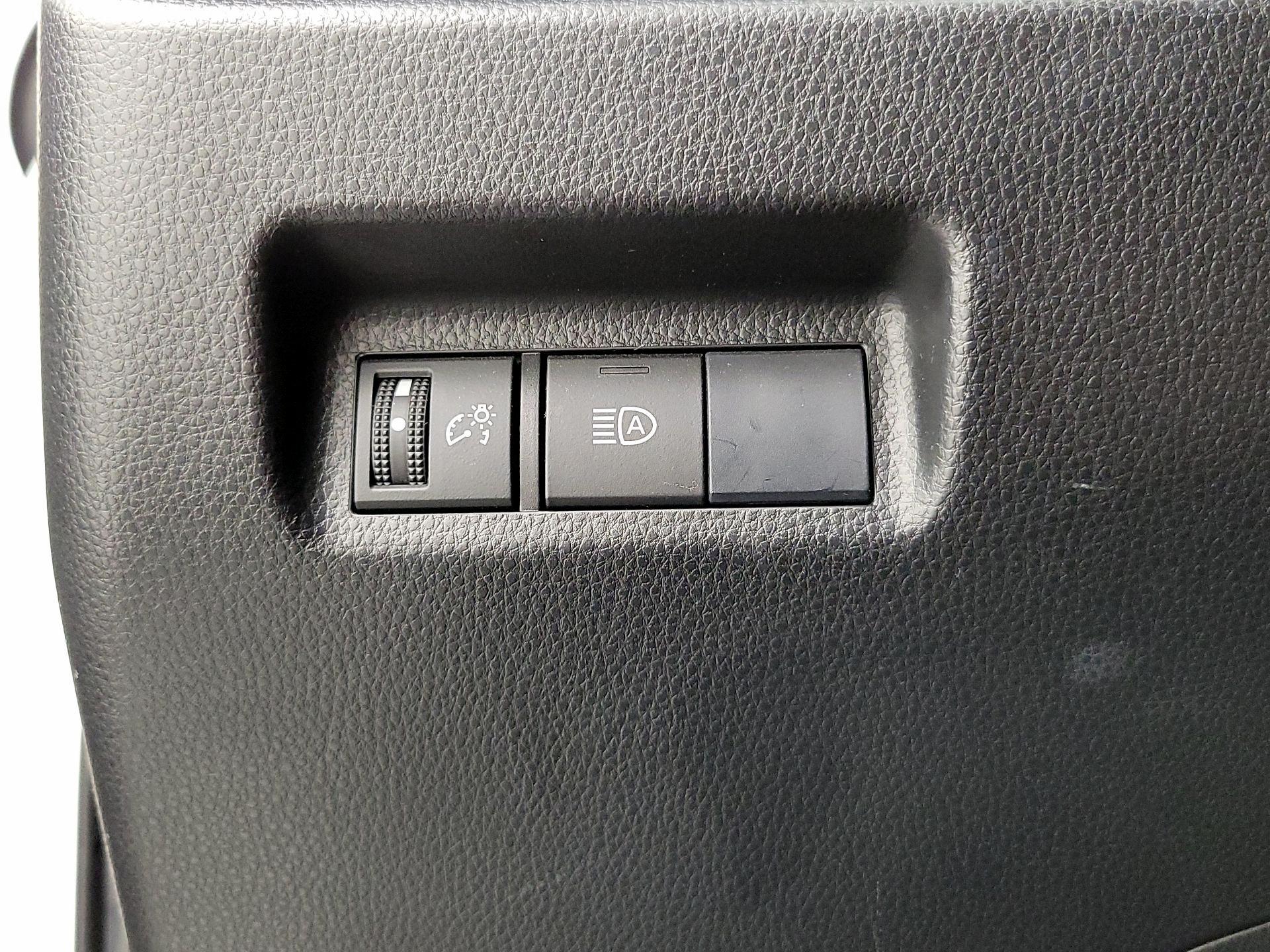 Thumbnail: 2019 Toyota RAV4 - 13