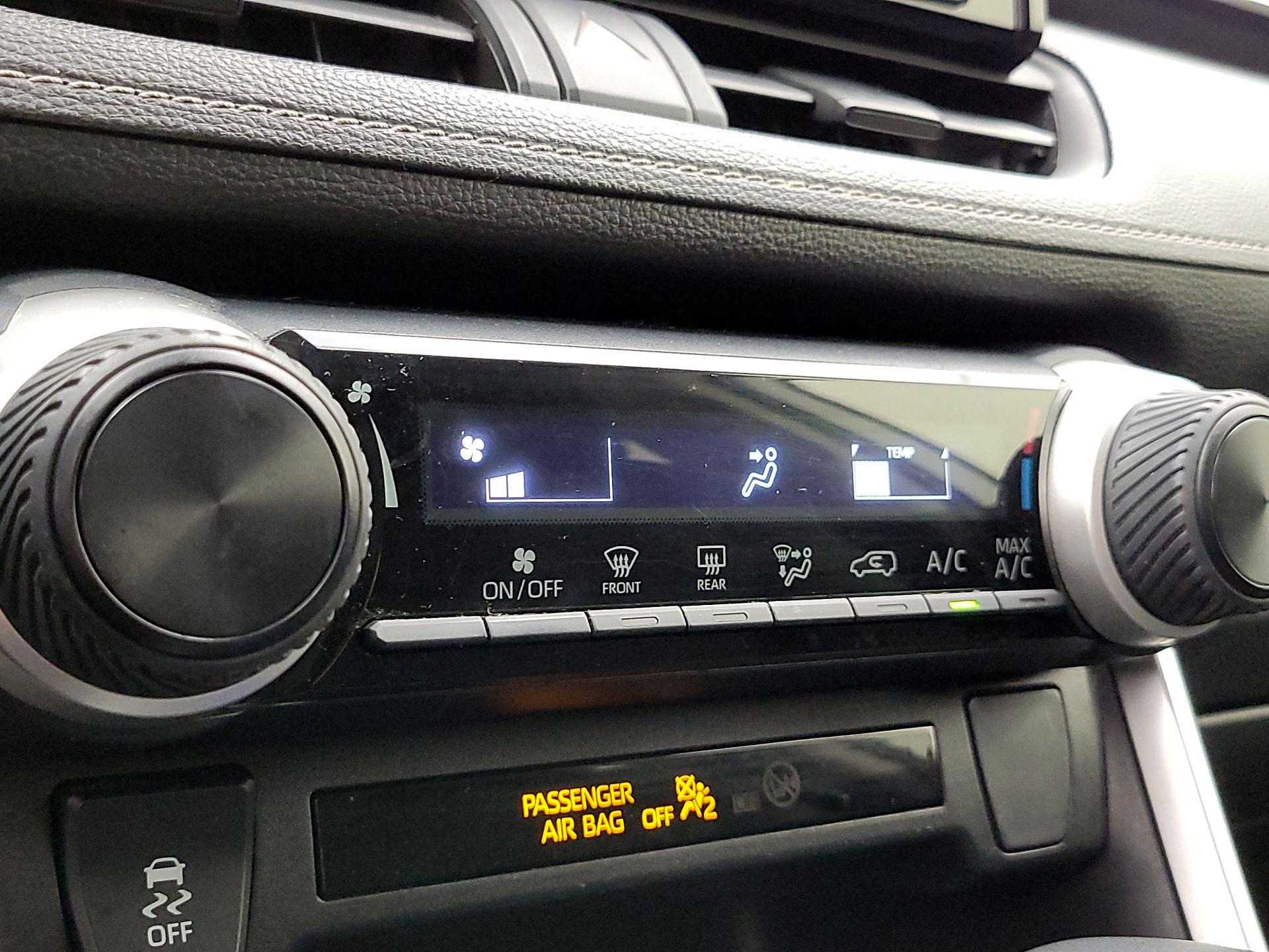 Thumbnail: 2019 Toyota RAV4 - 16