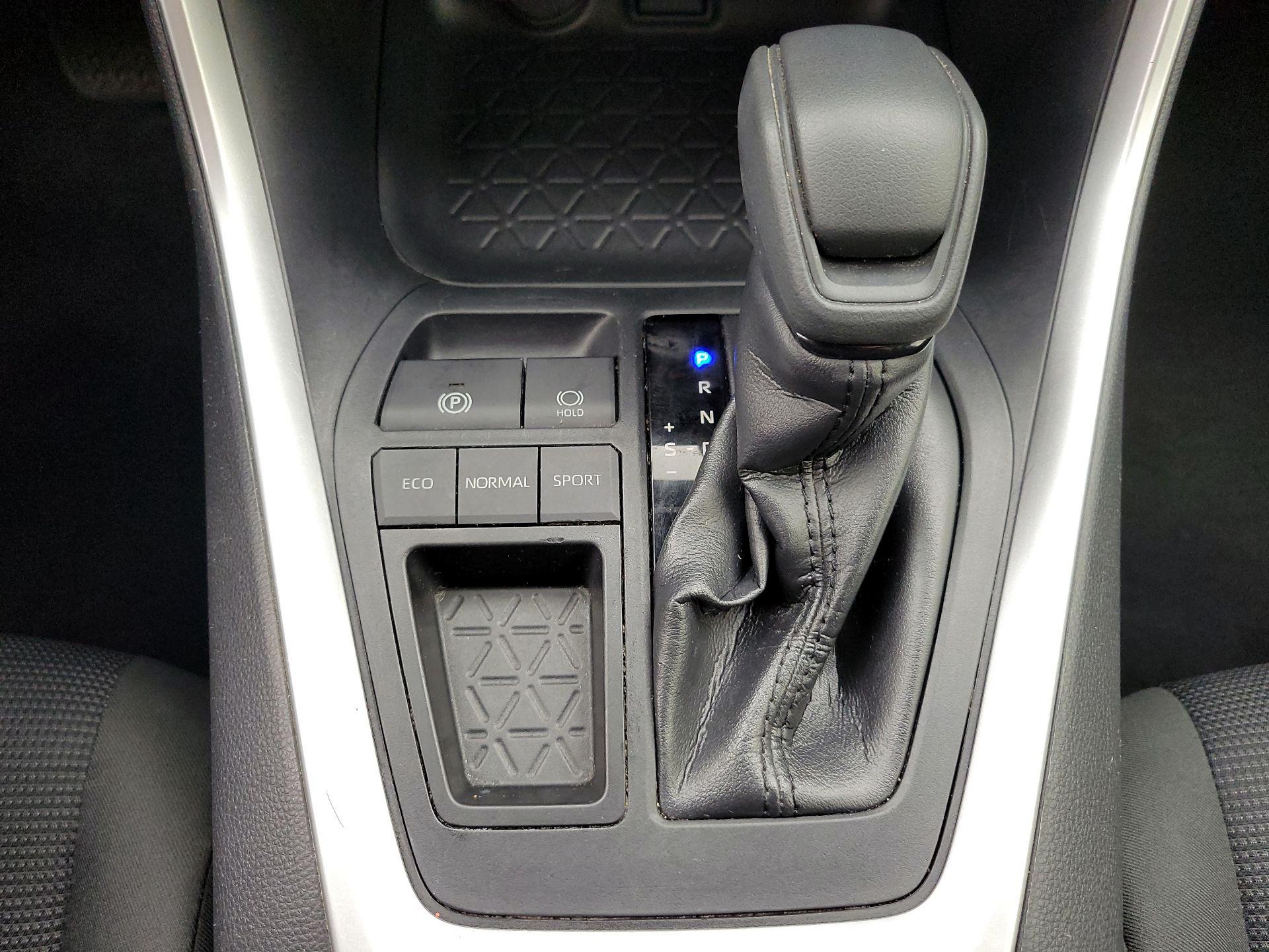 Thumbnail: 2019 Toyota RAV4 - 17