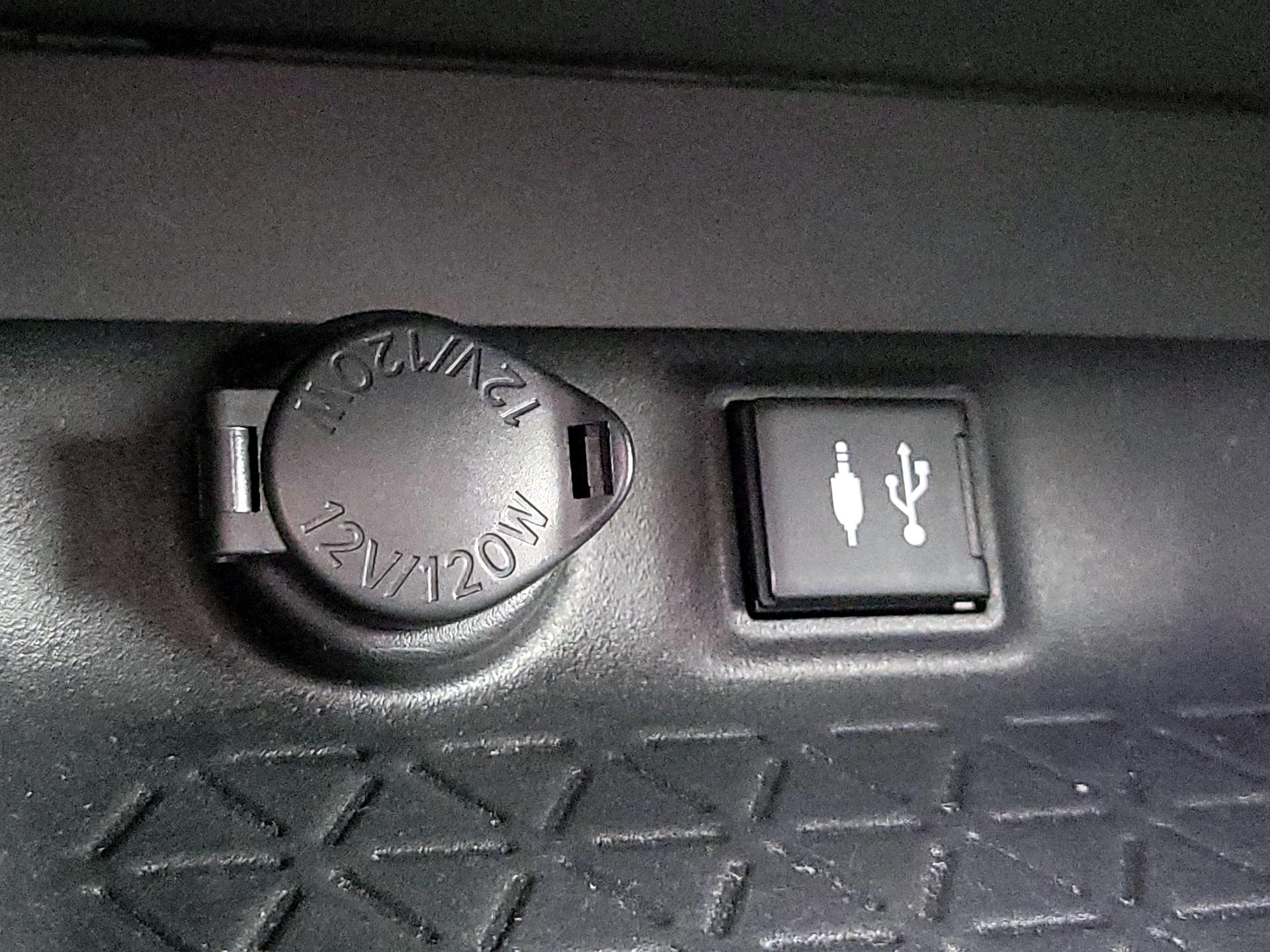 Thumbnail: 2019 Toyota RAV4 - 18