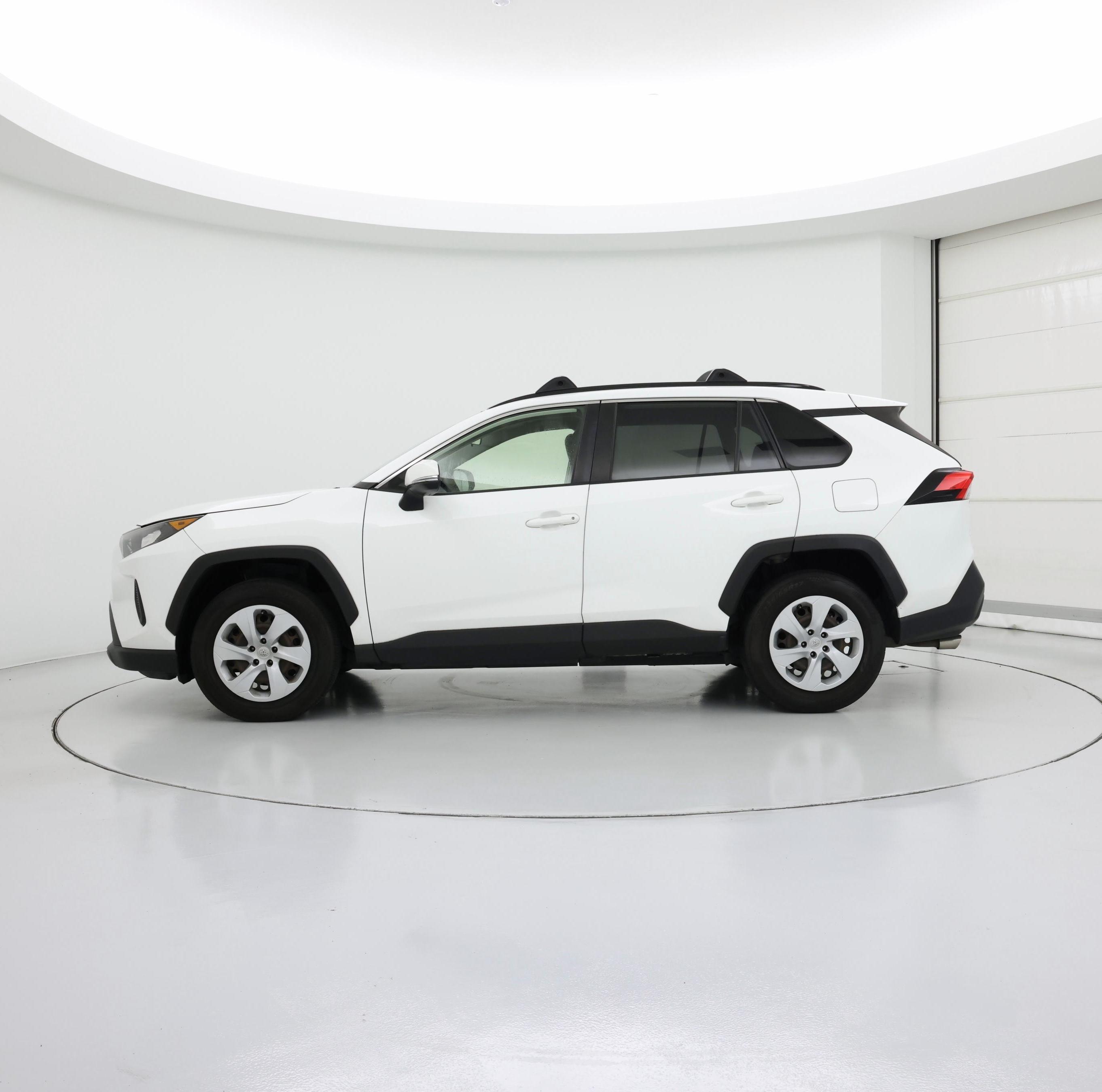 Thumbnail: 2019 Toyota RAV4 - 3