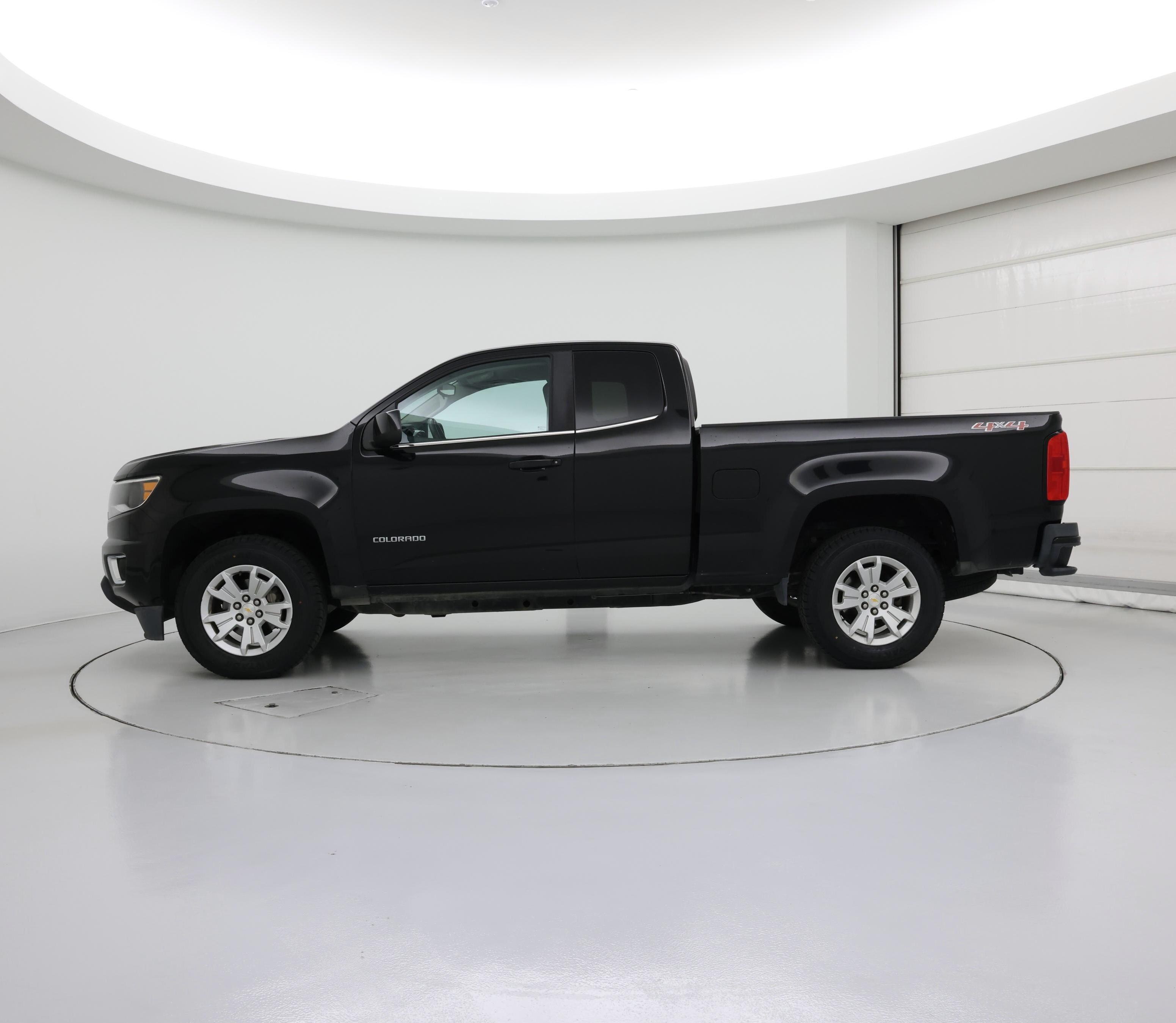 Thumbnail: 2017 Chevrolet Colorado - 3