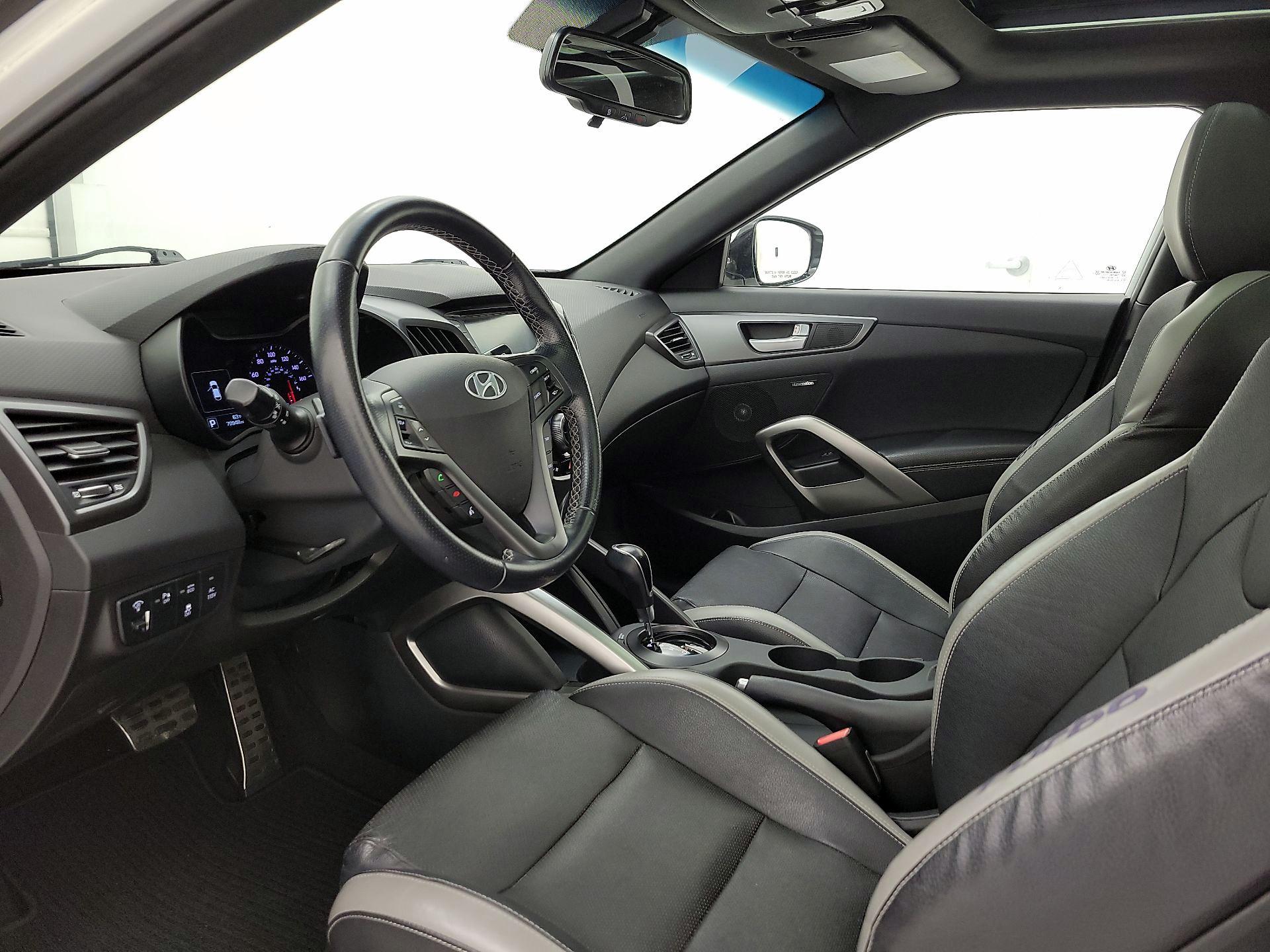 Thumbnail: 2016 Hyundai Veloster - 11