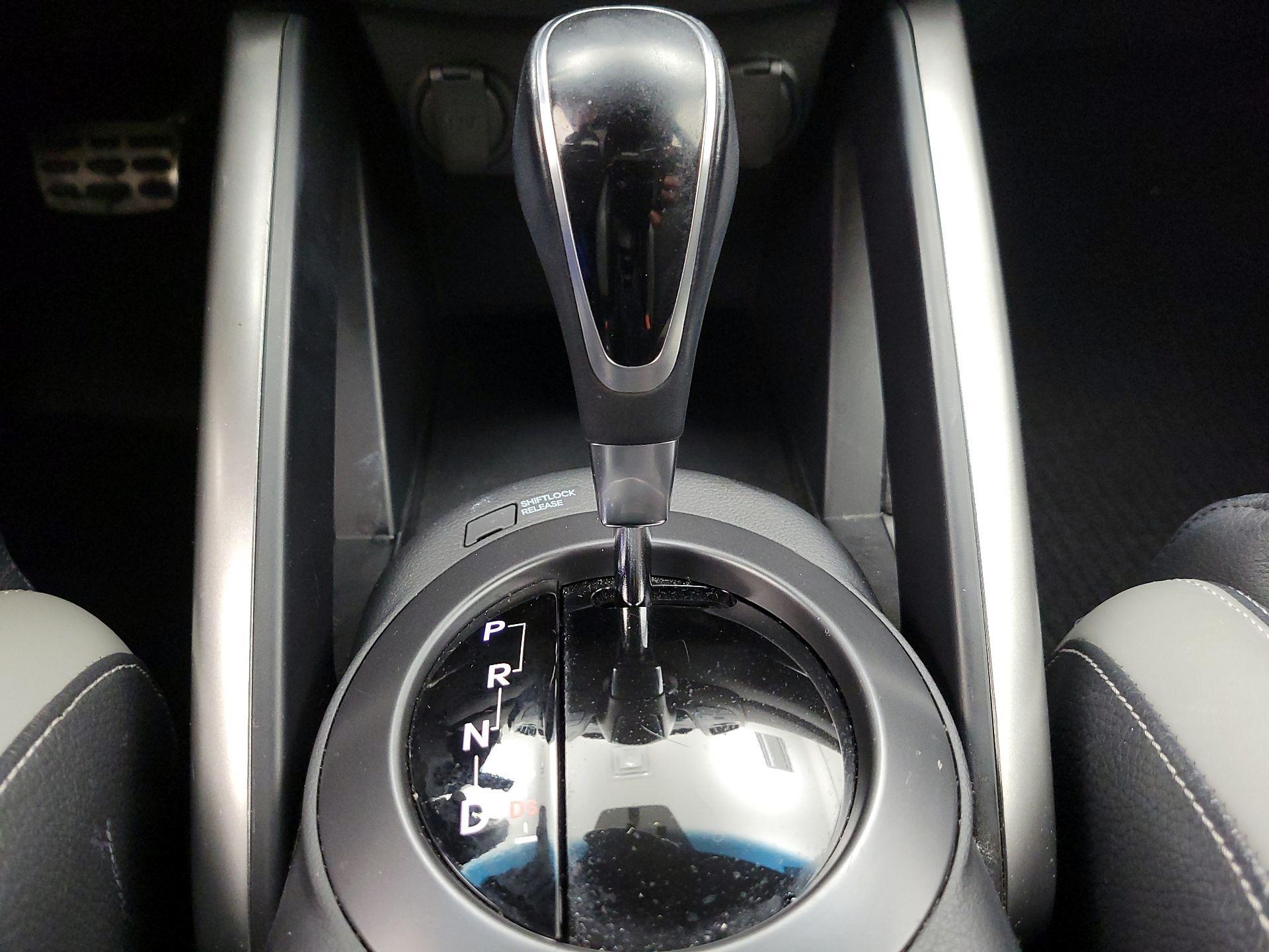 Thumbnail: 2016 Hyundai Veloster - 18