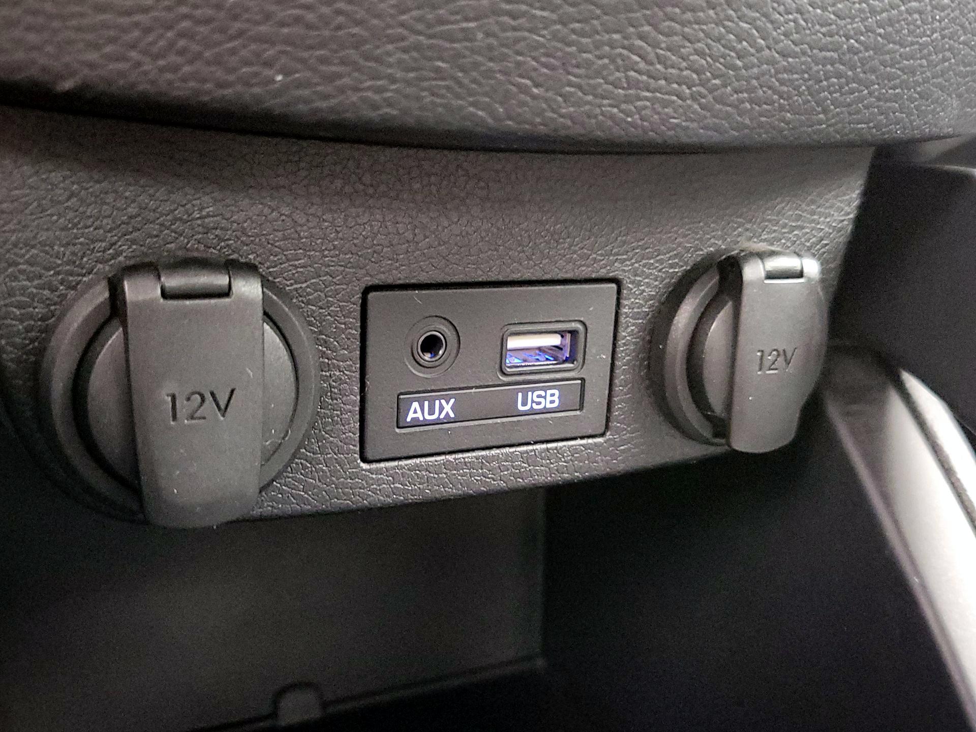 Thumbnail: 2016 Hyundai Veloster - 19