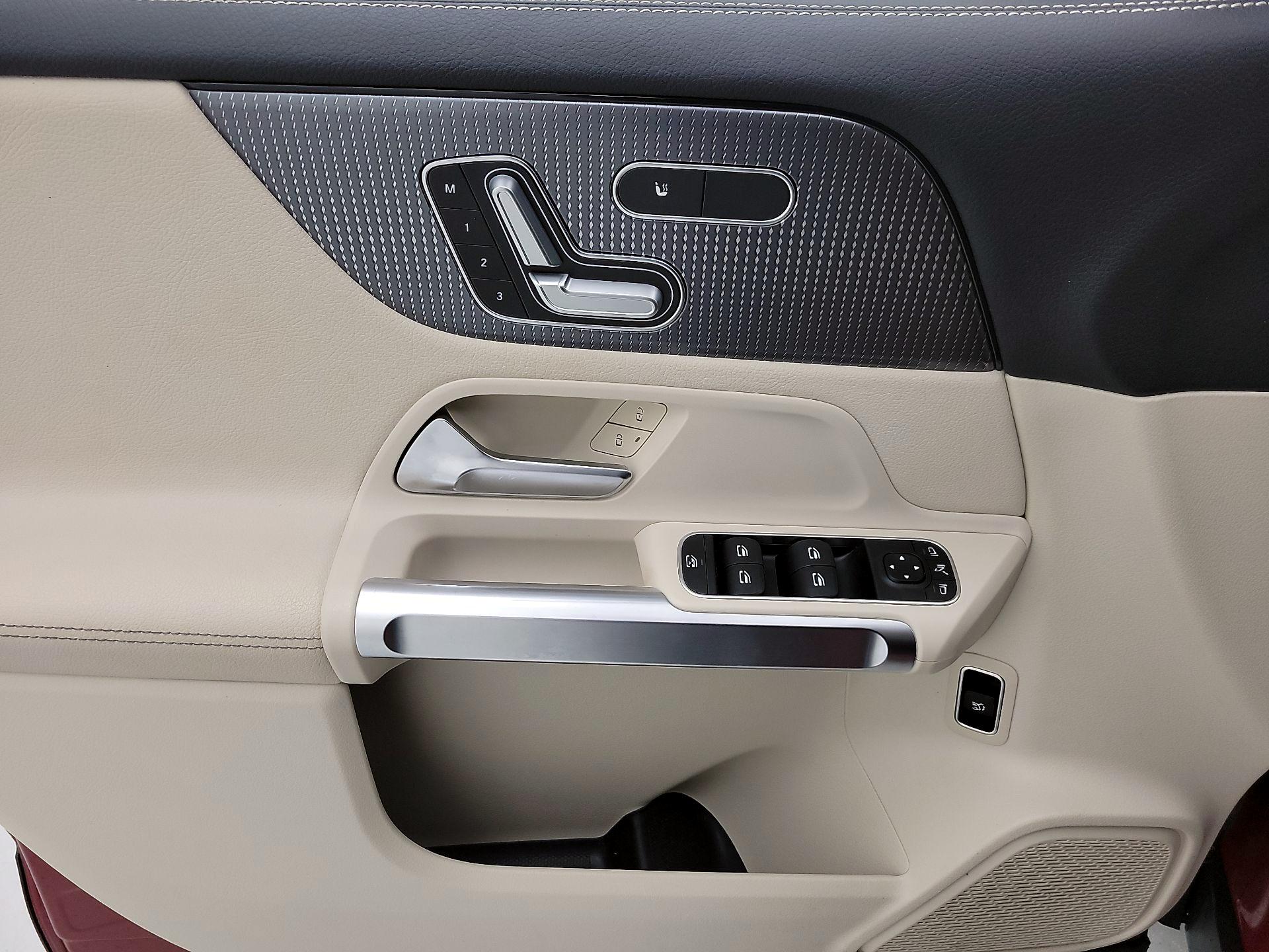 Thumbnail: 2021 Mercedes-Benz GLB - 12