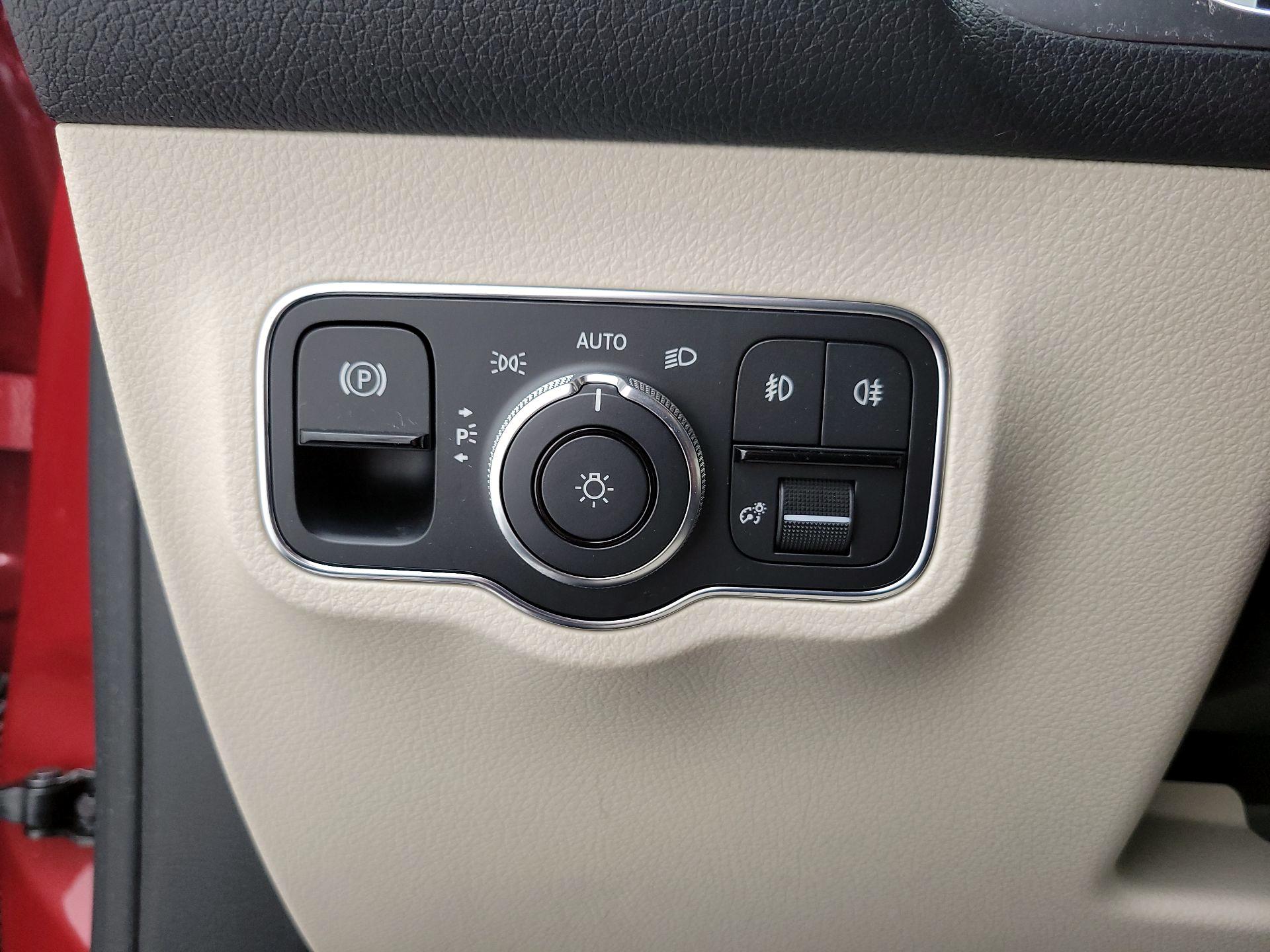 Thumbnail: 2021 Mercedes-Benz GLB - 13