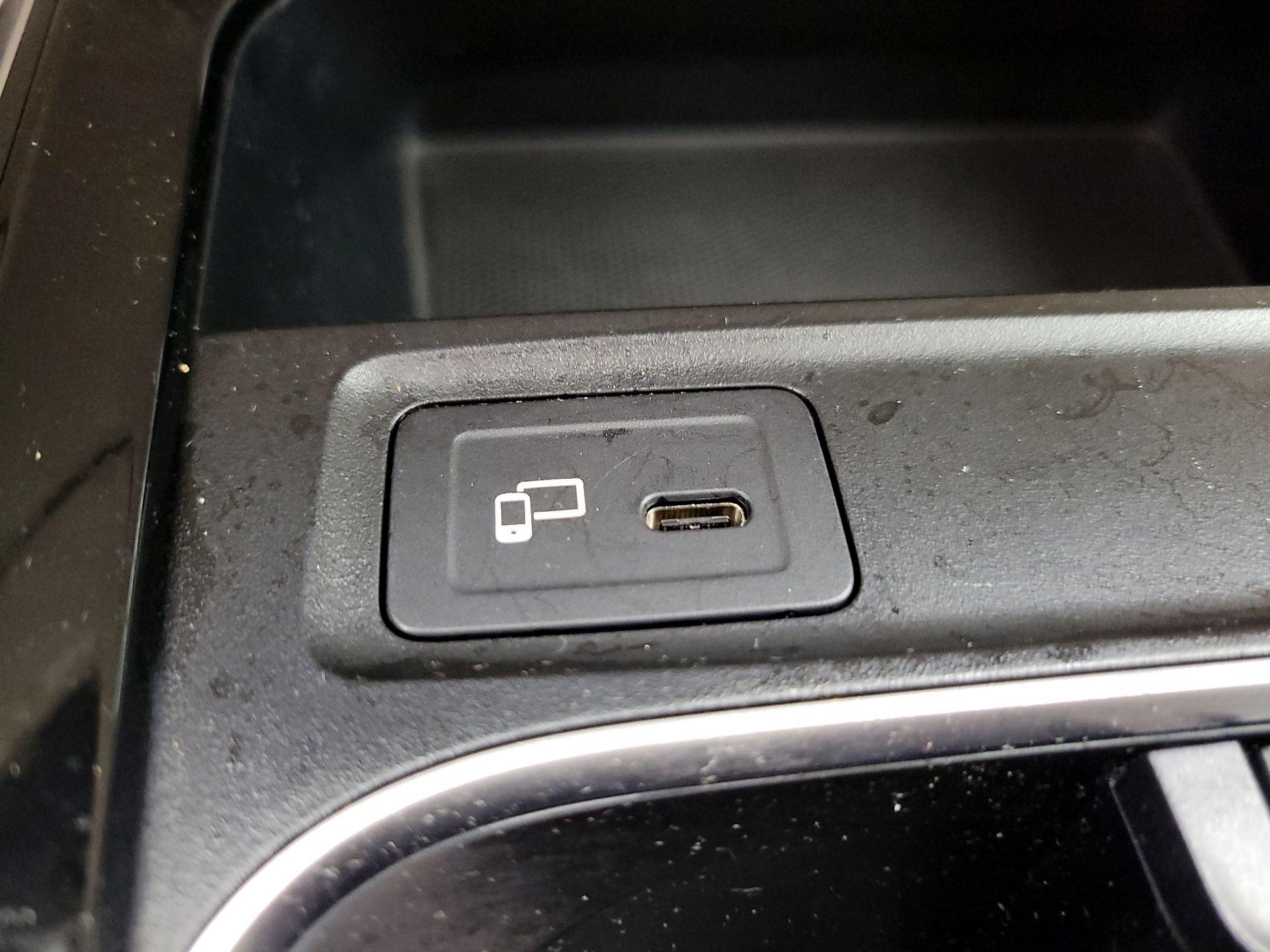 Thumbnail: 2021 Mercedes-Benz GLB - 18