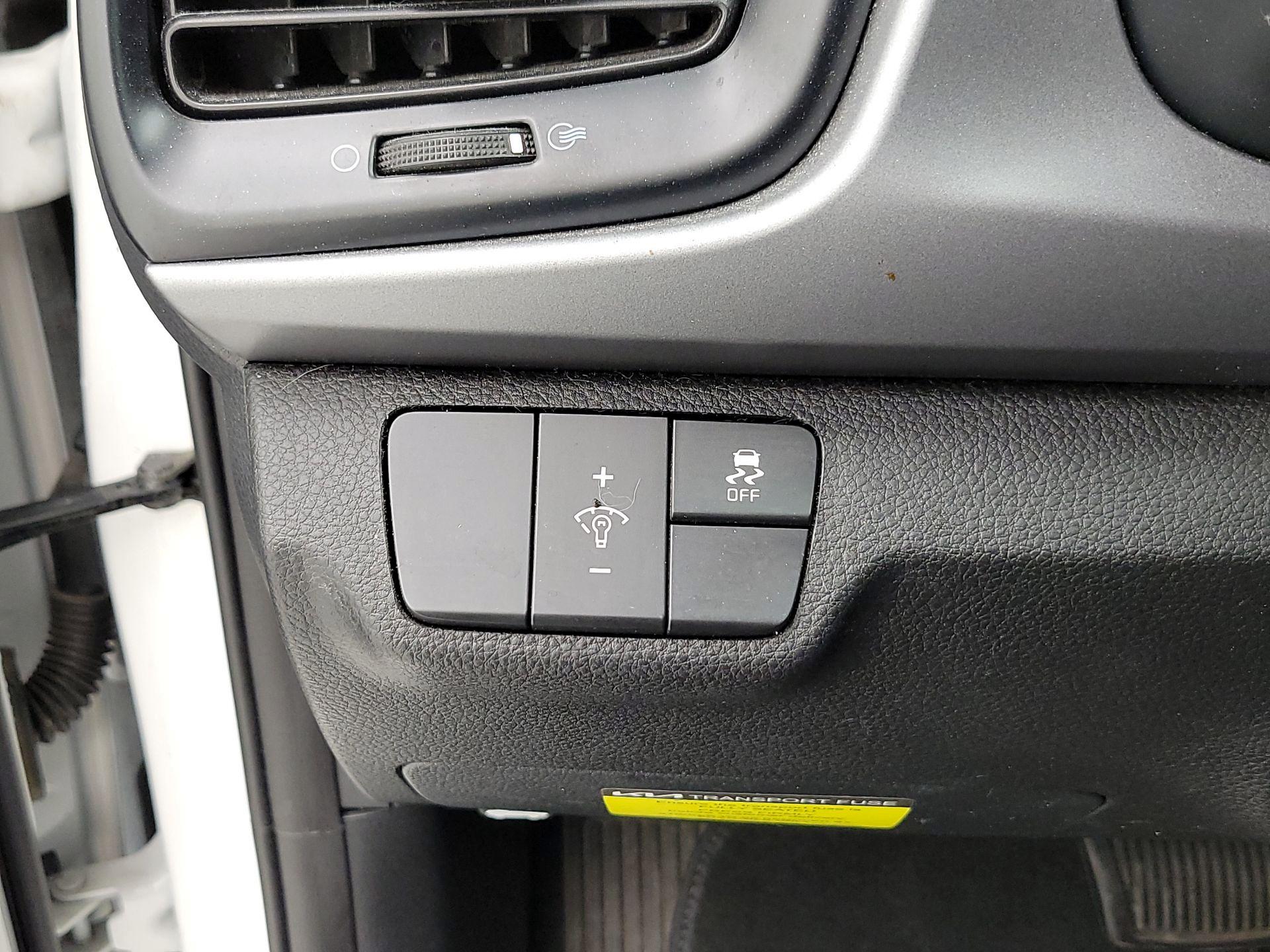 Thumbnail: 2022 Kia Rio - 13