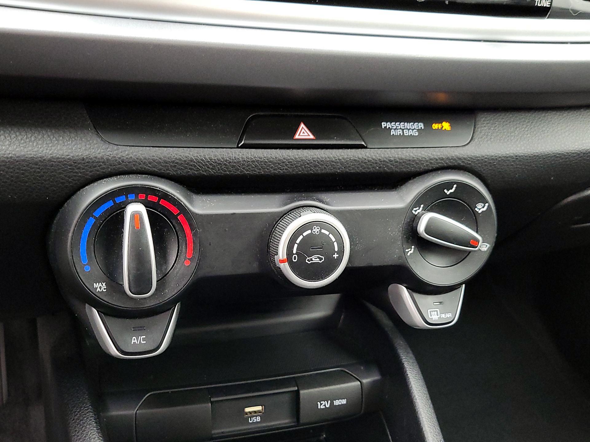 Thumbnail: 2022 Kia Rio - 16