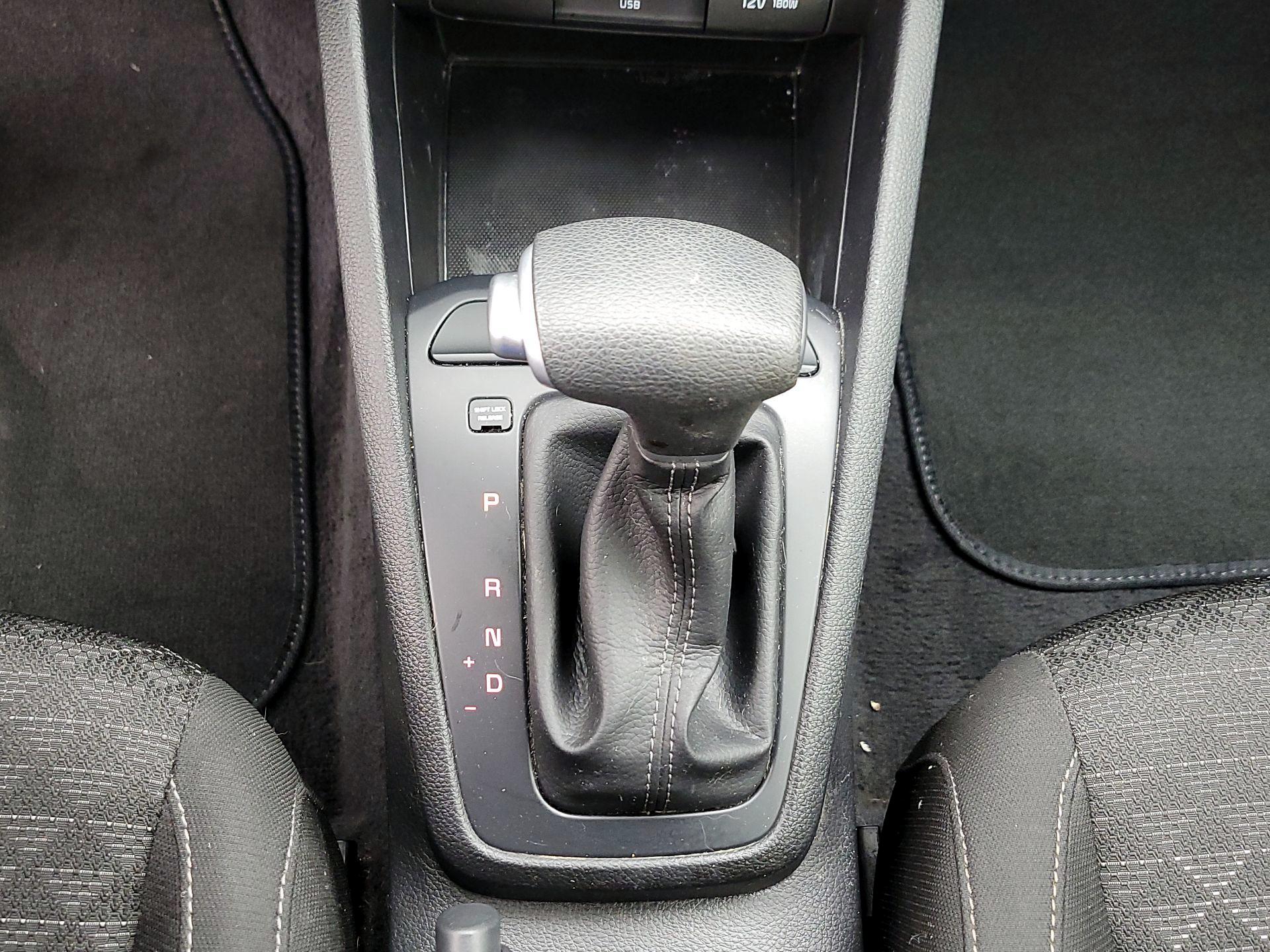 Thumbnail: 2022 Kia Rio - 17