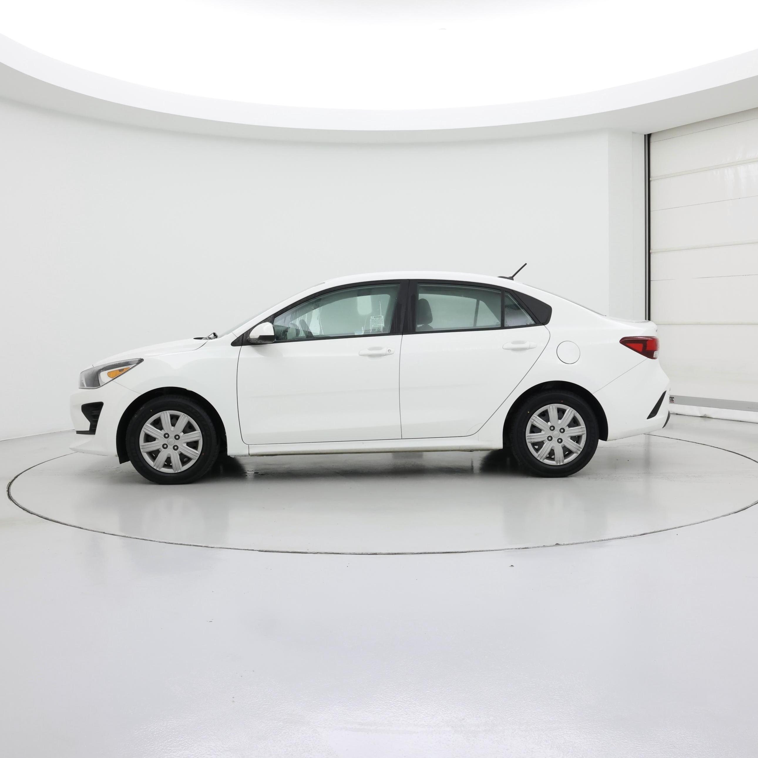 Thumbnail: 2022 Kia Rio - 3