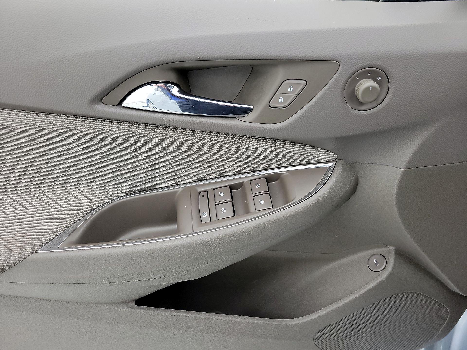 Thumbnail: 2018 Chevrolet Cruze - 12